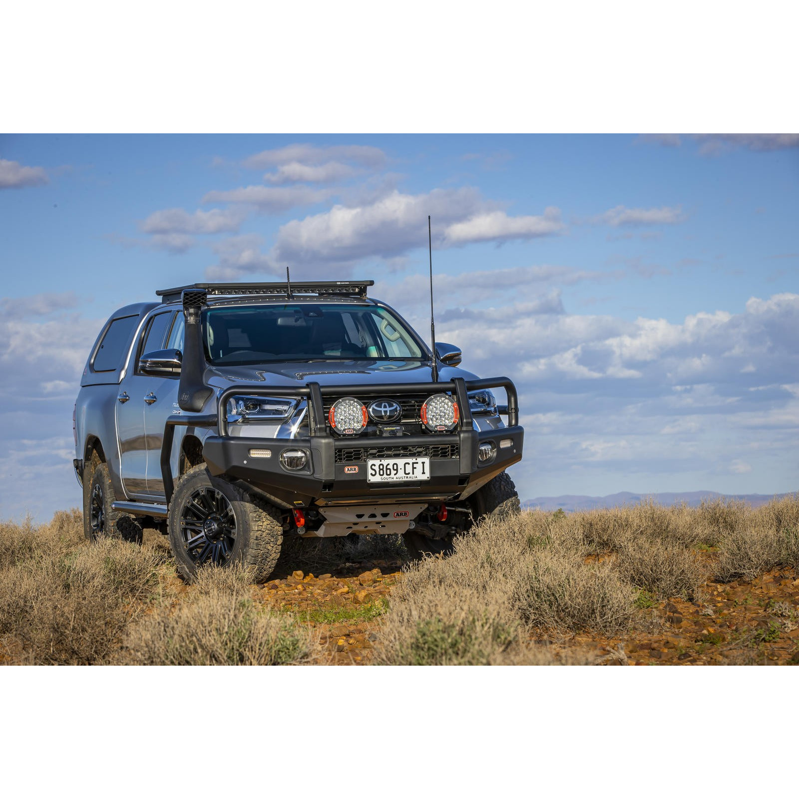 SUMMIT COMBAR SUIT HILUX 05/20 