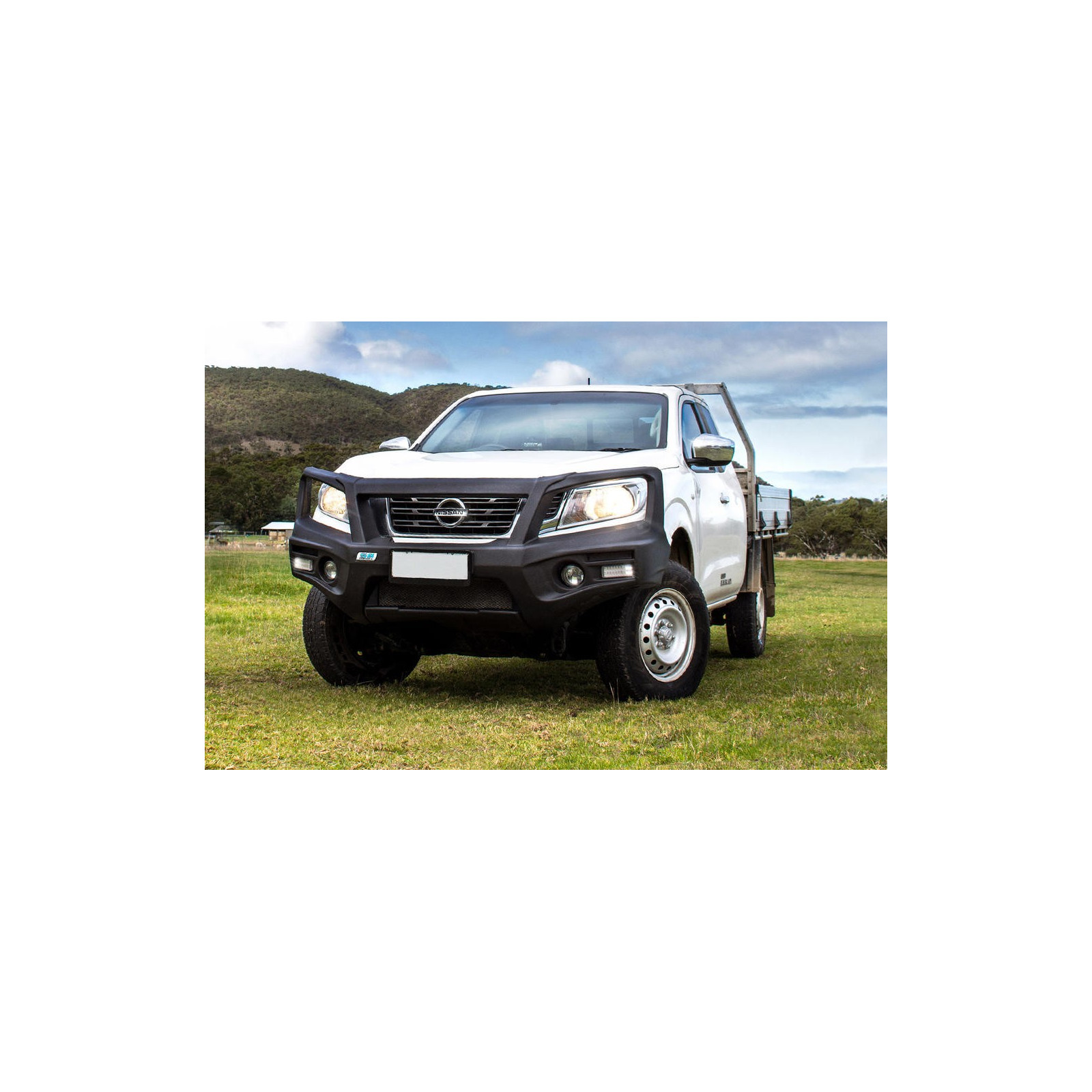 NIS NP300 NAV BL WINCH F 