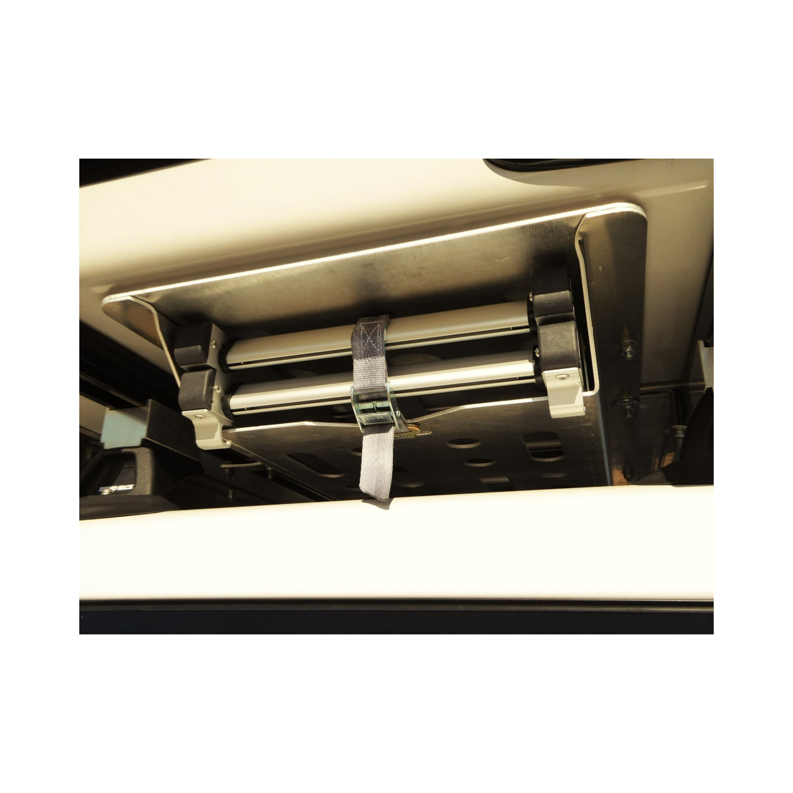 Support d'échelle sous tente James Baroud N4-OFFROAD 