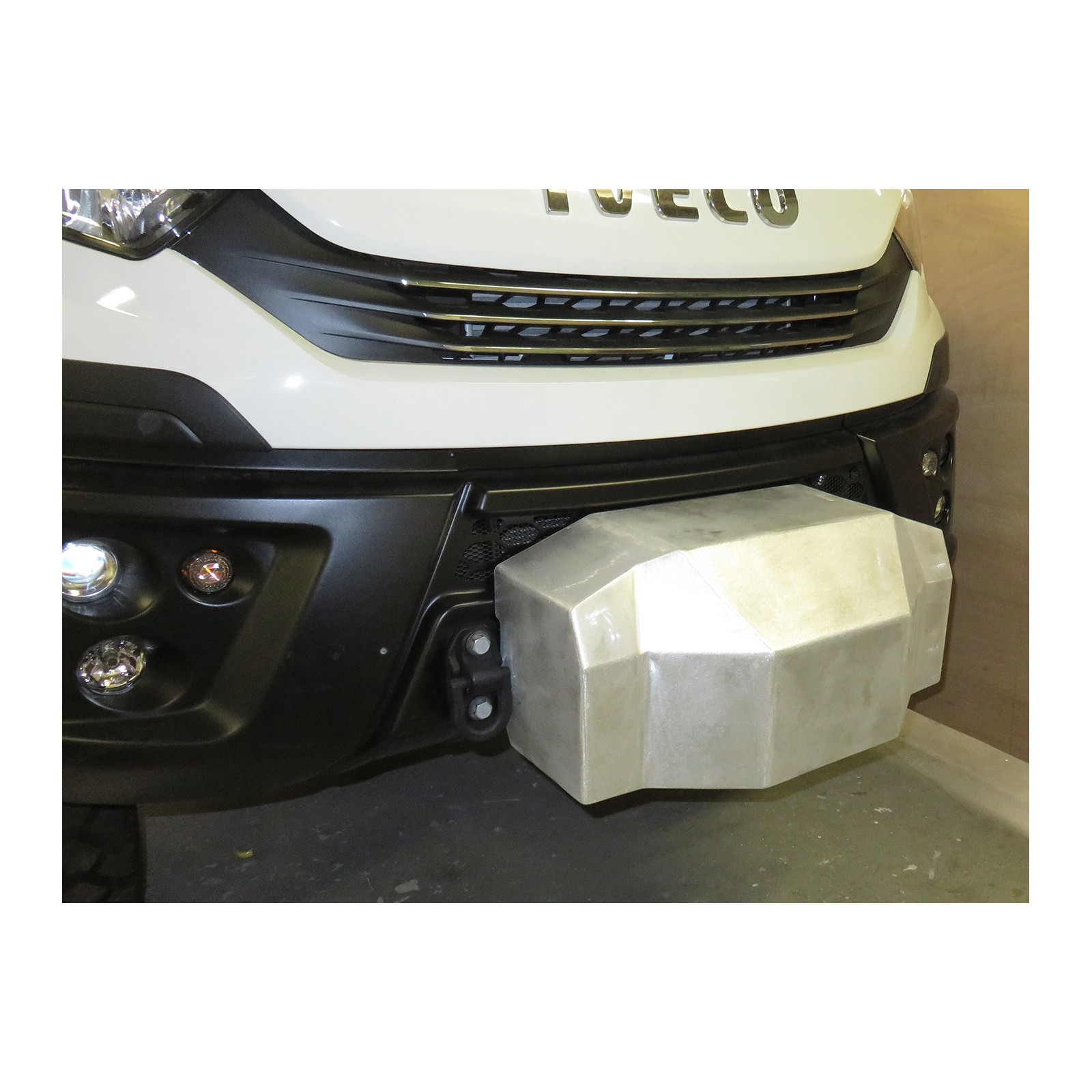 Capot de protection de la platine de treuil N4-KMT029 Daily 4x4 - Conforme R61 