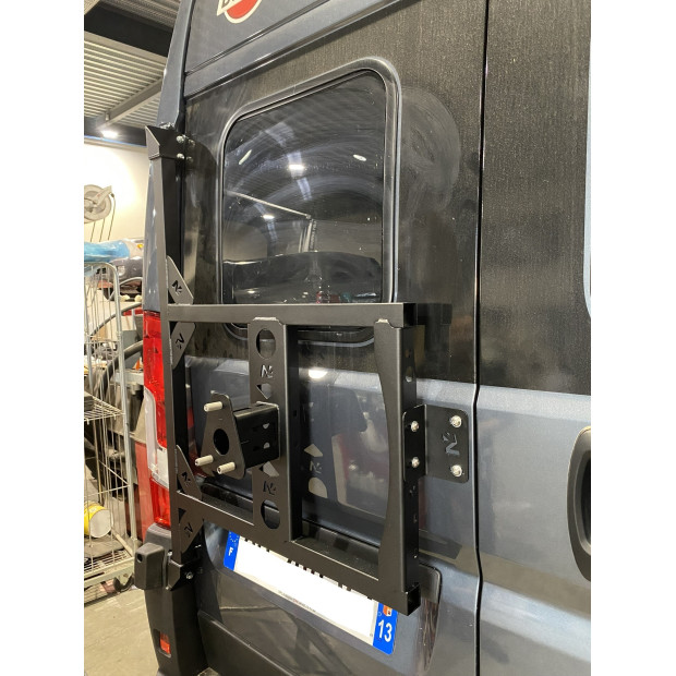 Porte roue de secours en inox sur porte arrière gauche Fiat Ducato Campeo N4-OFFROAD 