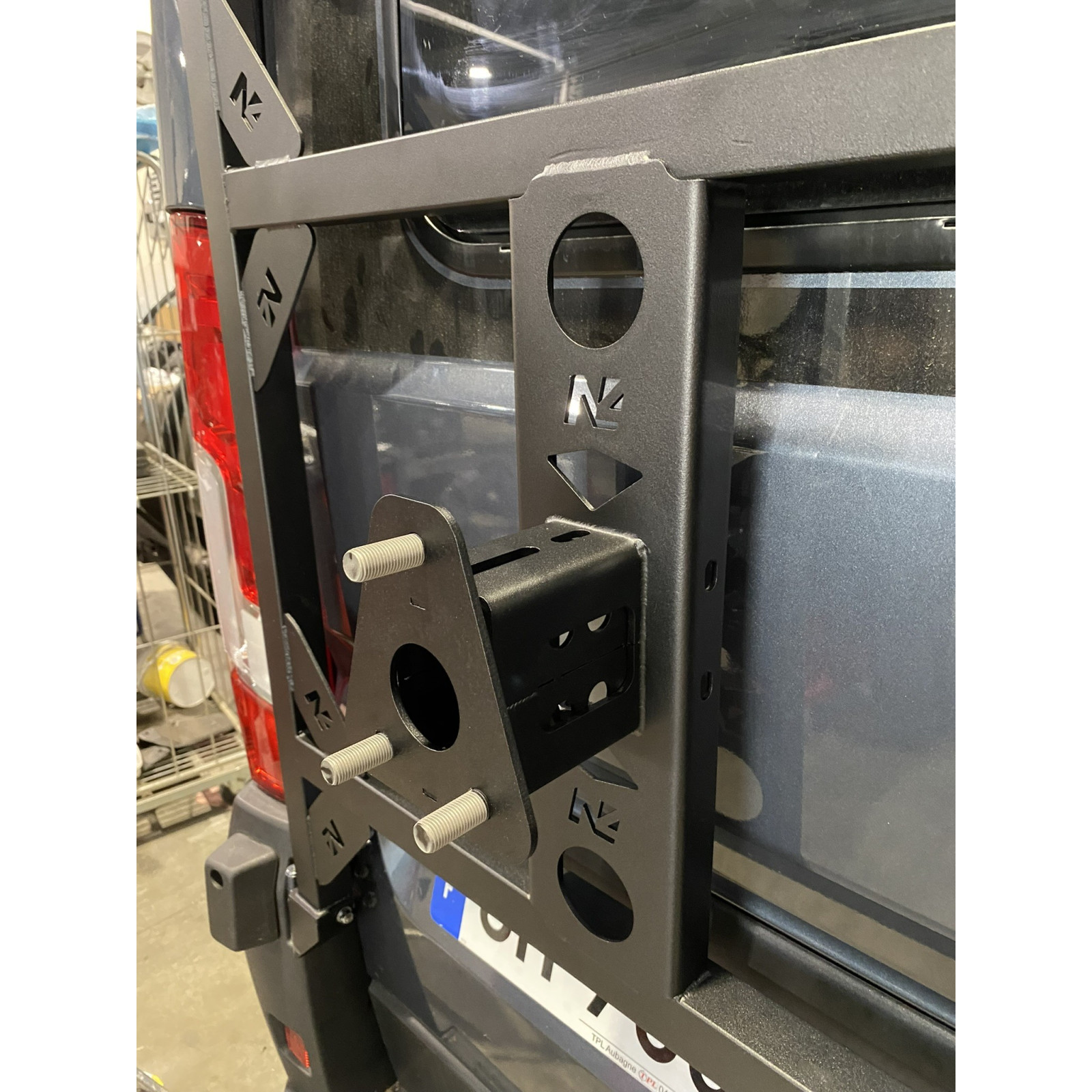Porte roue de secours en inox sur porte arrière gauche Fiat Ducato-Campeo N4-OFFROAD 