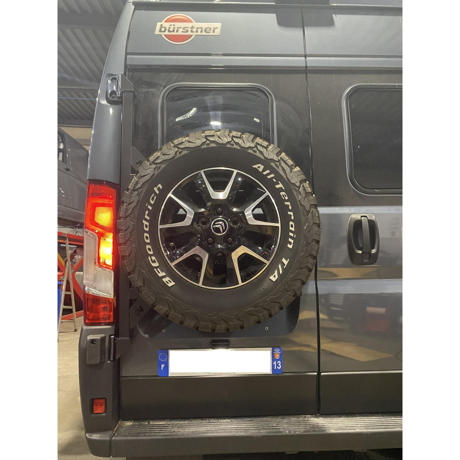 Porte roue de secours en inox sur porte arrière gauche Fiat Ducato-Campeo N4-OFFROAD 