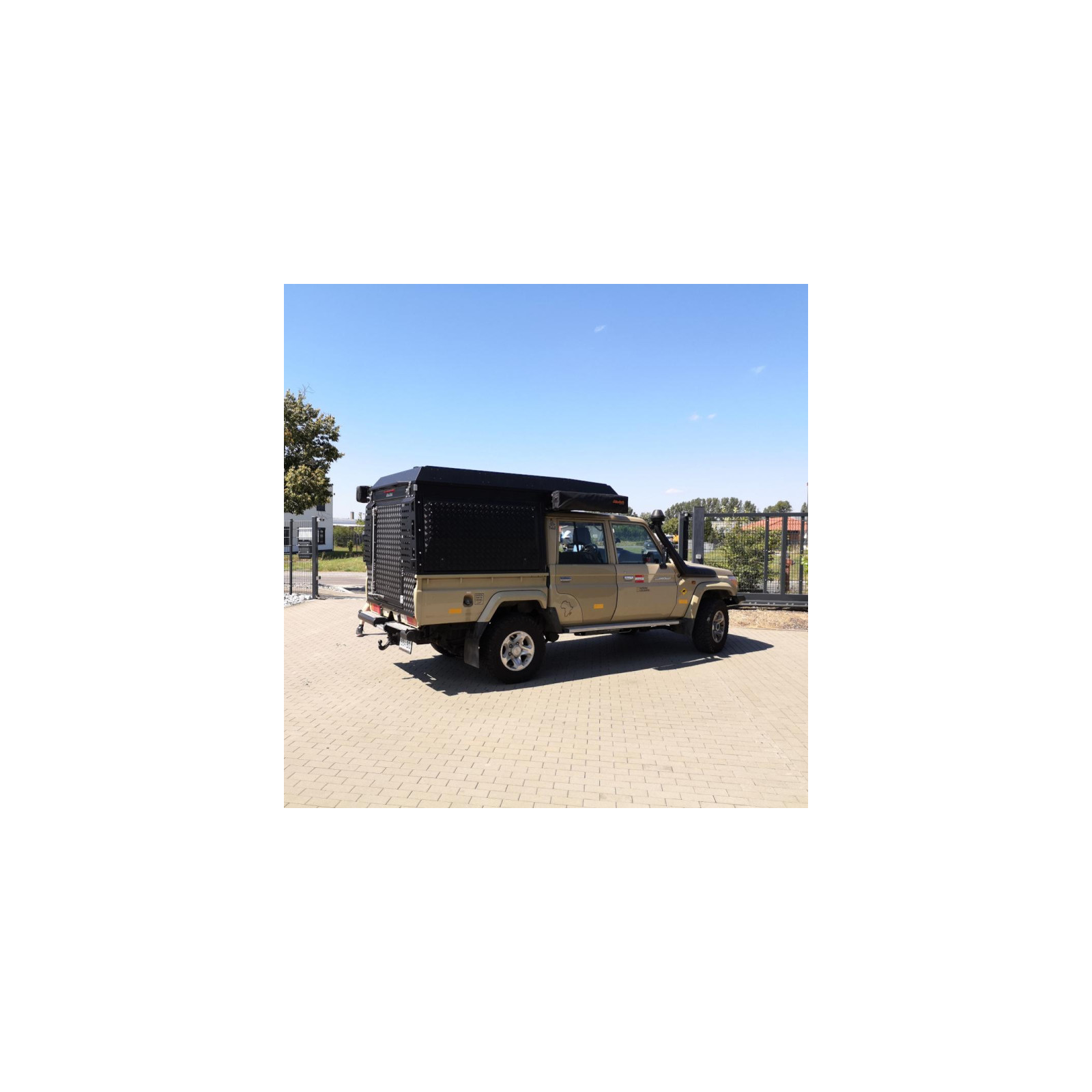 Canopy Camper Toyota Land Cruiser 79 cabine double en noir 