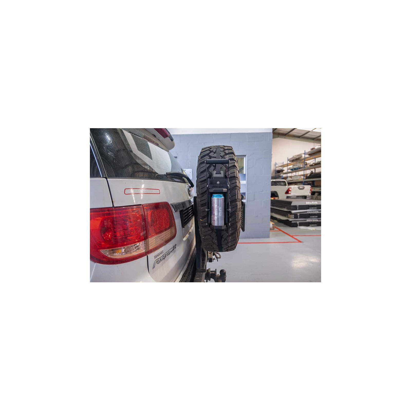 Presse canette sur roue de secours Can Crusher Alu-Cab 