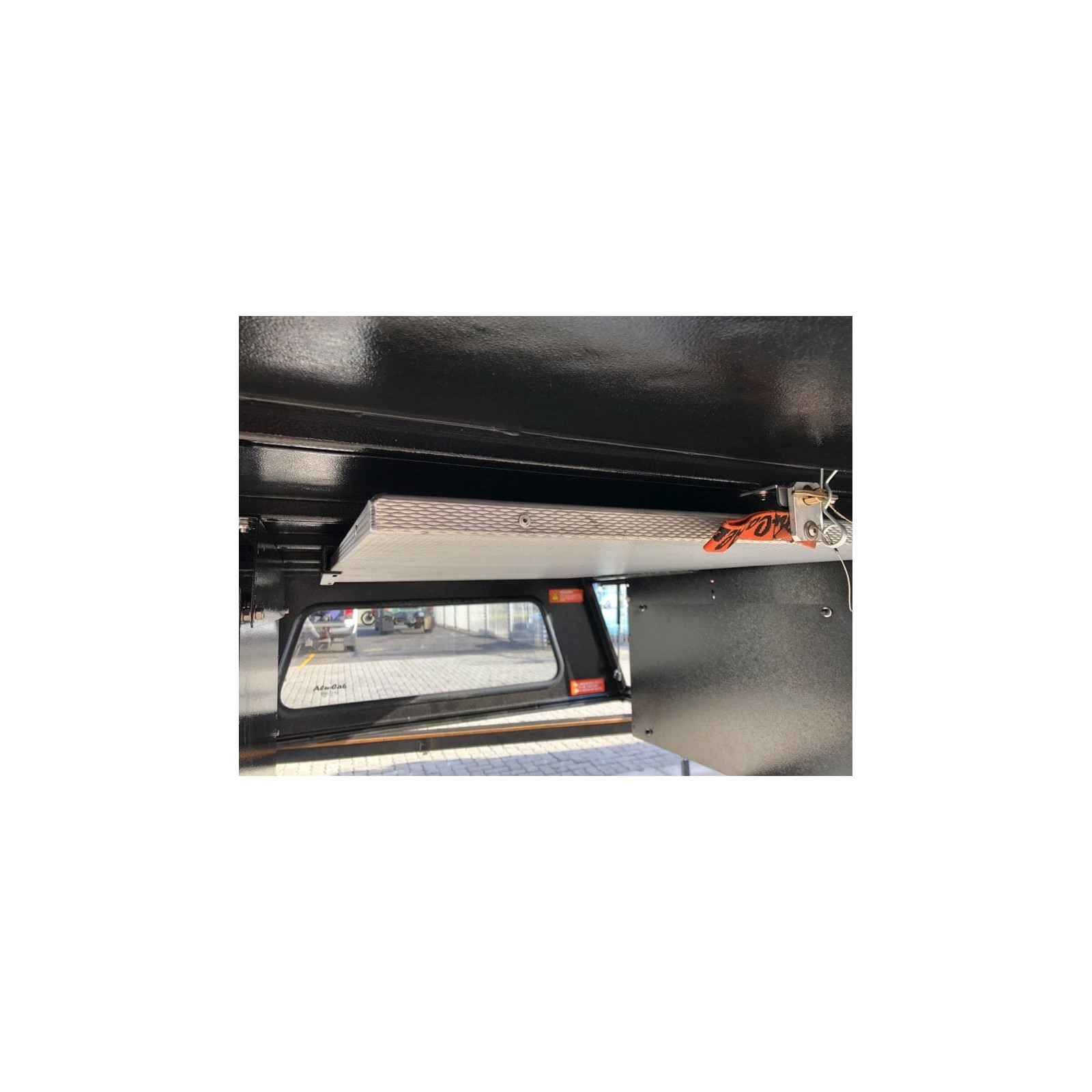 Supports de table de bivouac sous toit de hard-top rigide Alu-Cab 