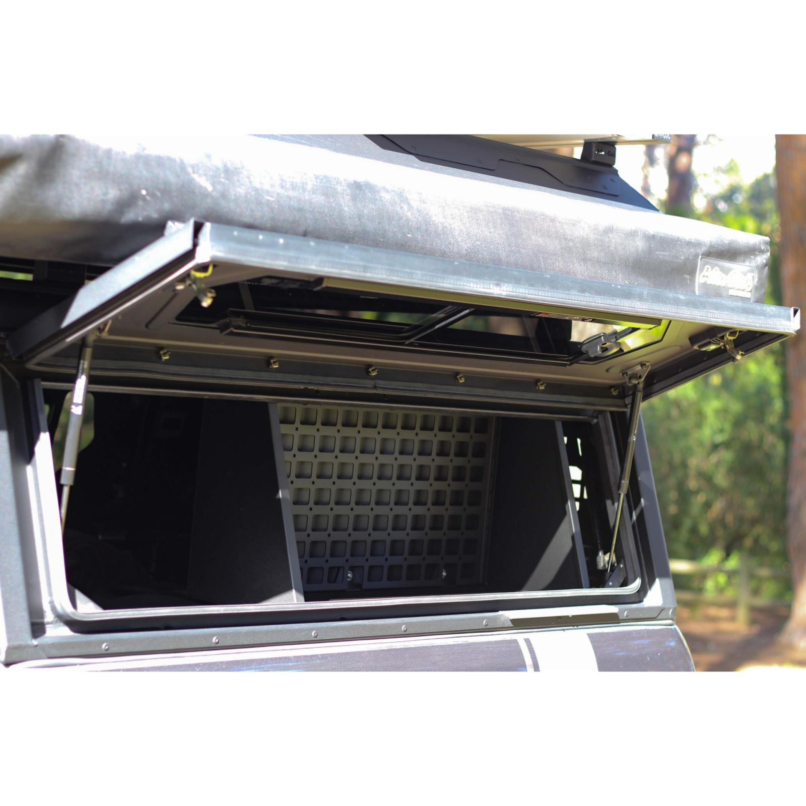Grille 560mm d'organisation pour compartiment latéral de hardtop Alu-Cab 