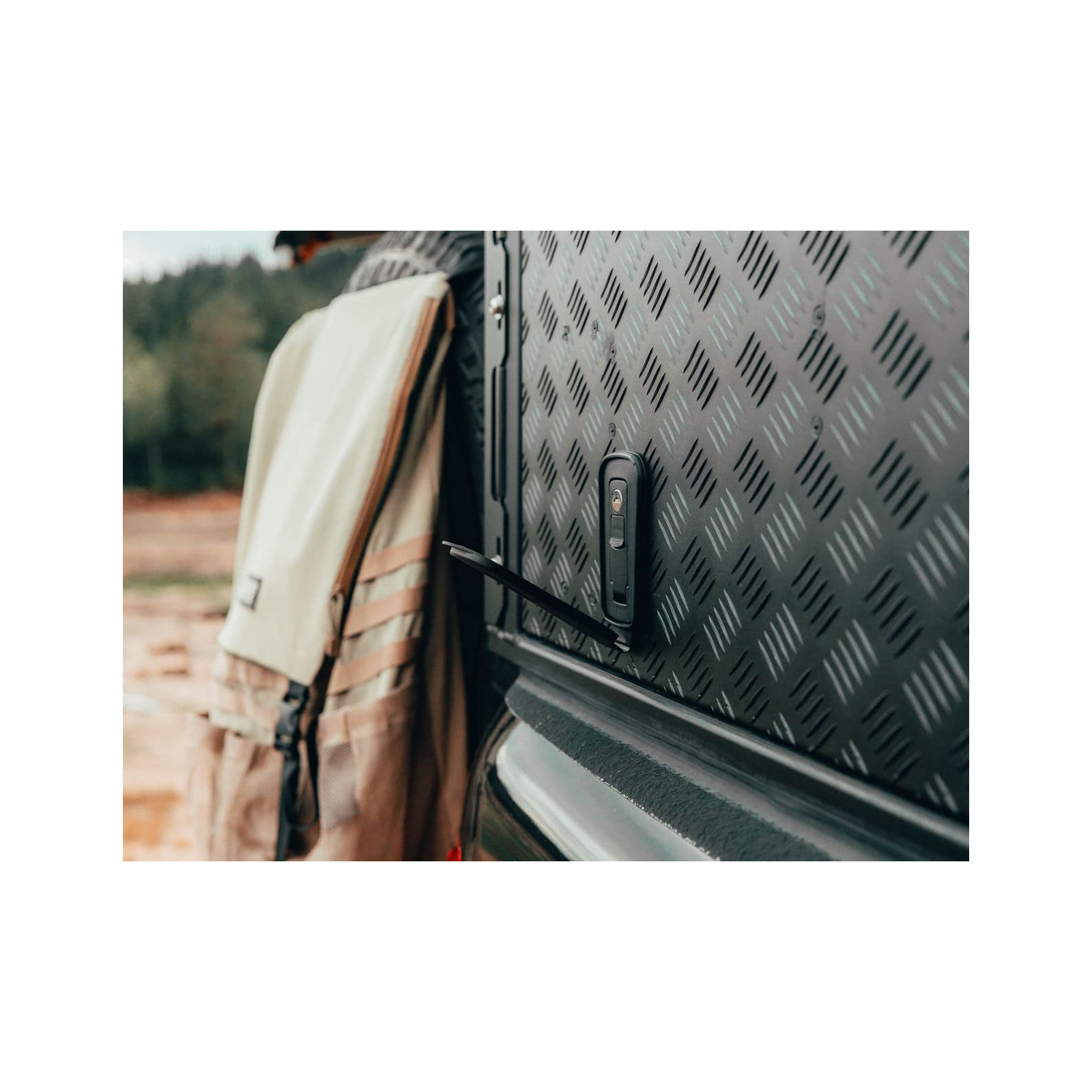 Couvercle de protection pour serrure de hard top Alu-Cab 