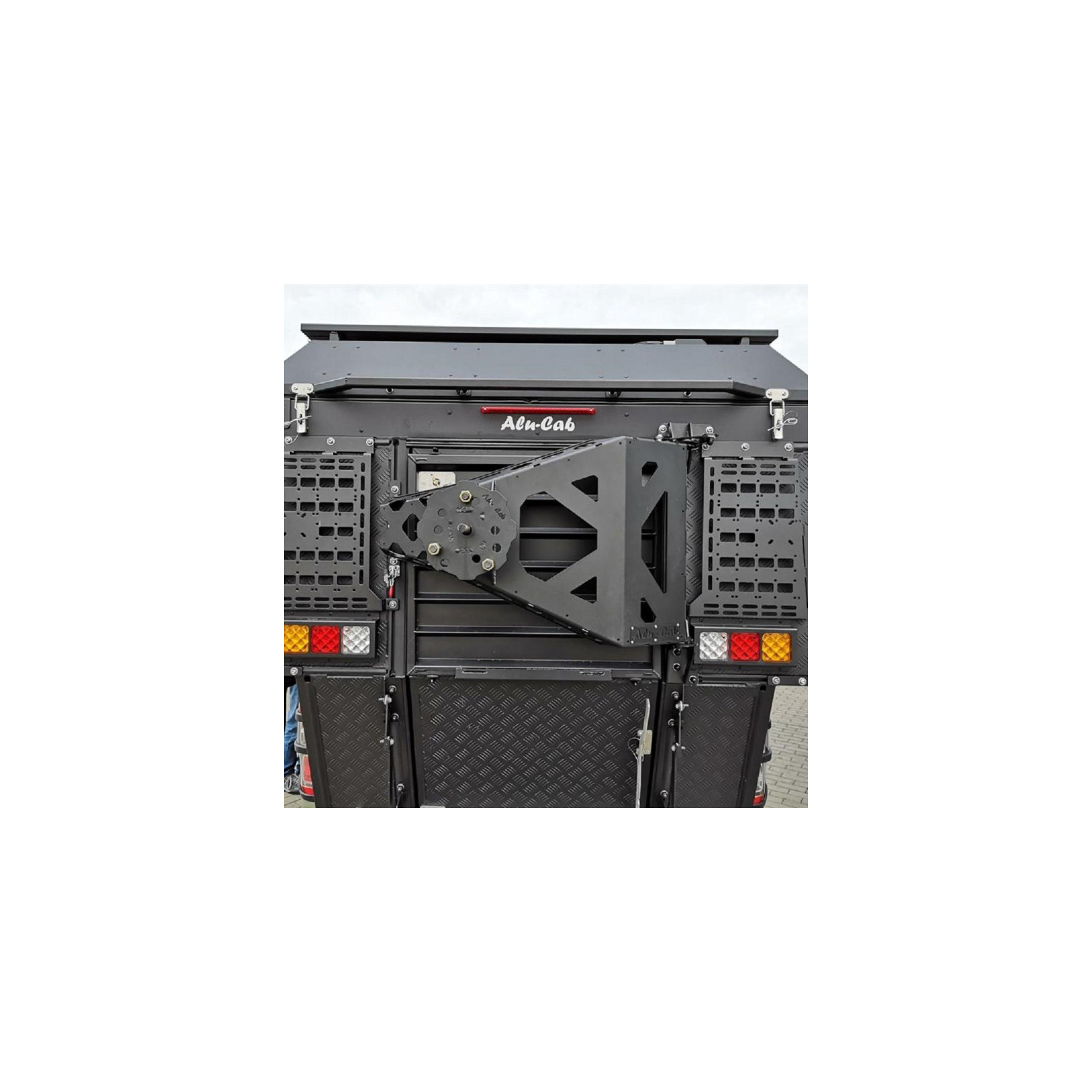 Support de roue de secours sur Hardtop Khaya camper Alu-Cab 