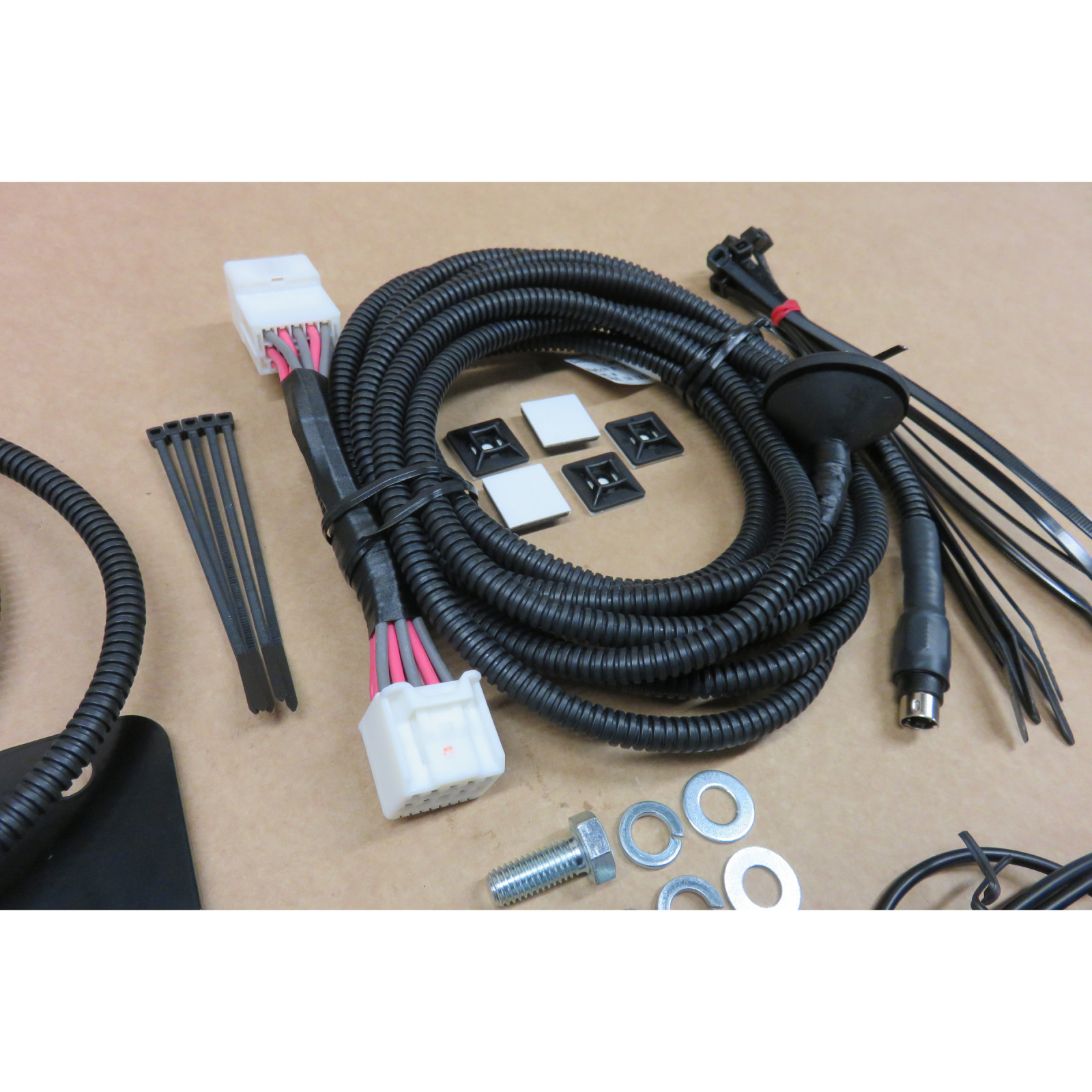 Relocalisation de camera de recul Kaymar Toyota VDJ200 