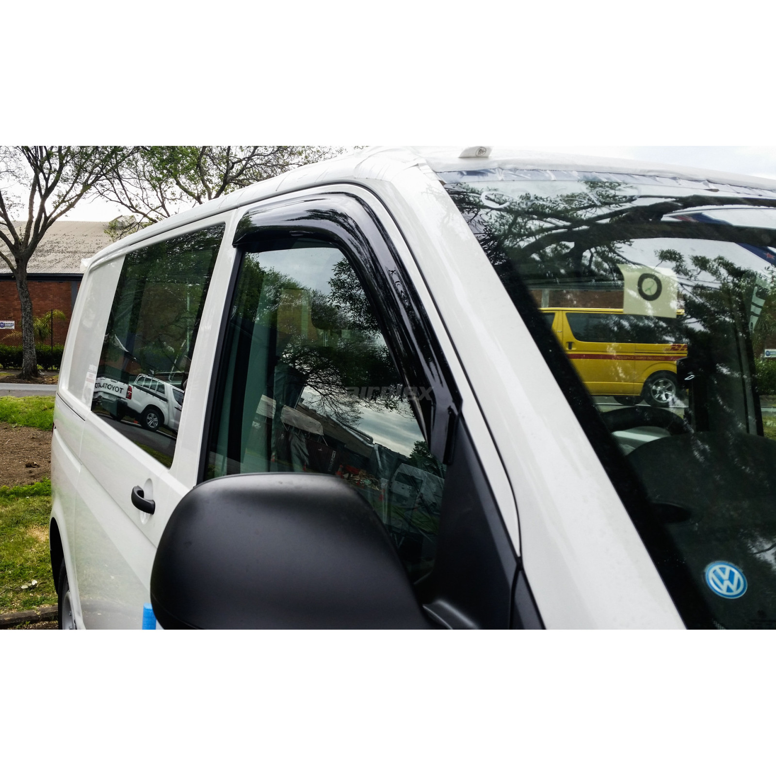 Jeu de 2 déflecteurs de vitre avant pour VW Transporter T5 T6 T6.1 - montage collé