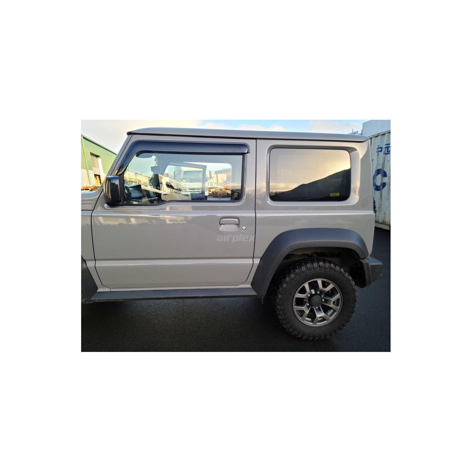 Jeu 2 déflecteurs de vitre avant Jimny après 2018 - montage collé