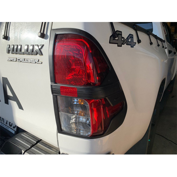 PROTECTION FEUX AR NOIR HILUX REVO