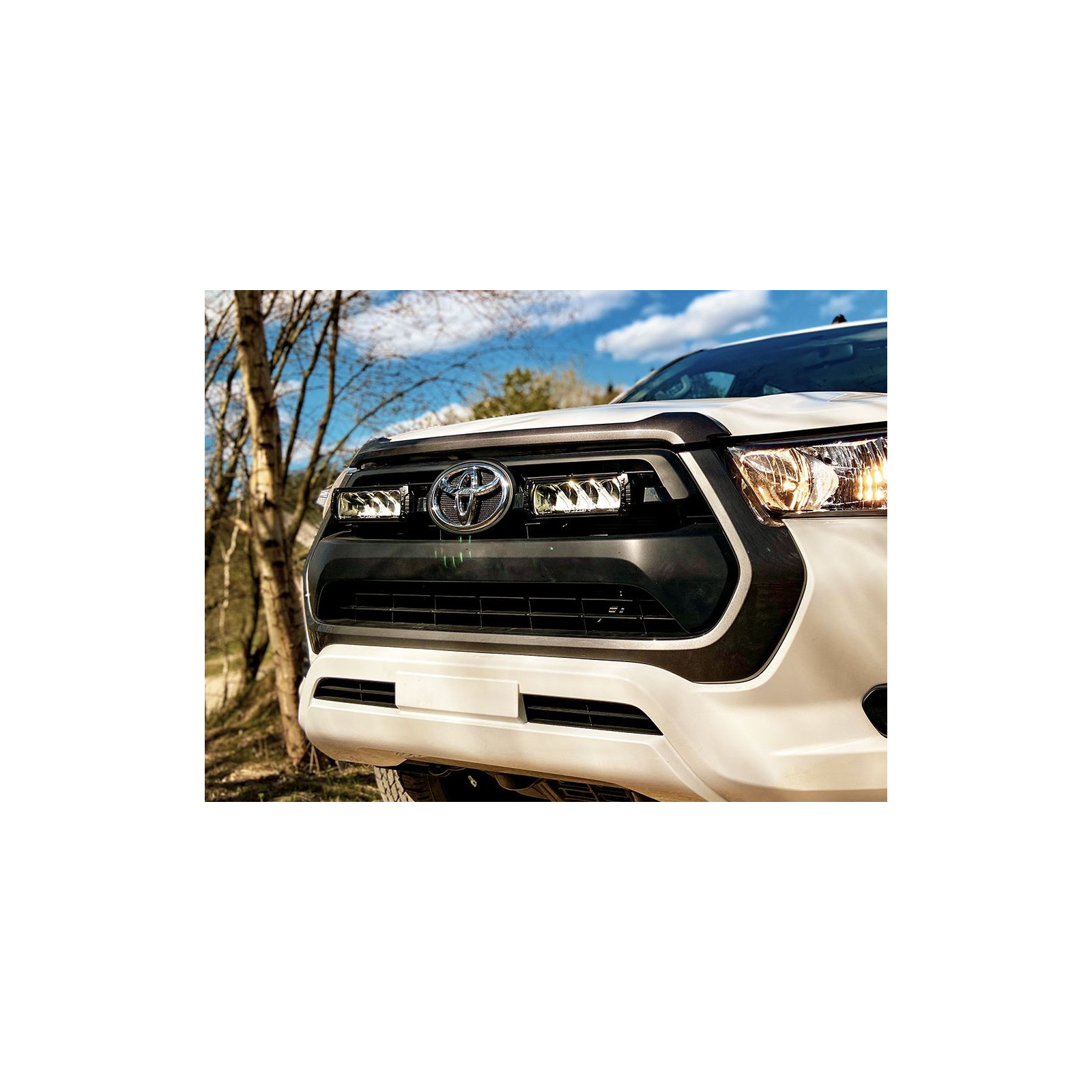 KIT MONTAGE RRR4 & LINEAR 6 CALANDRE TOYOTA HILUX 2021+