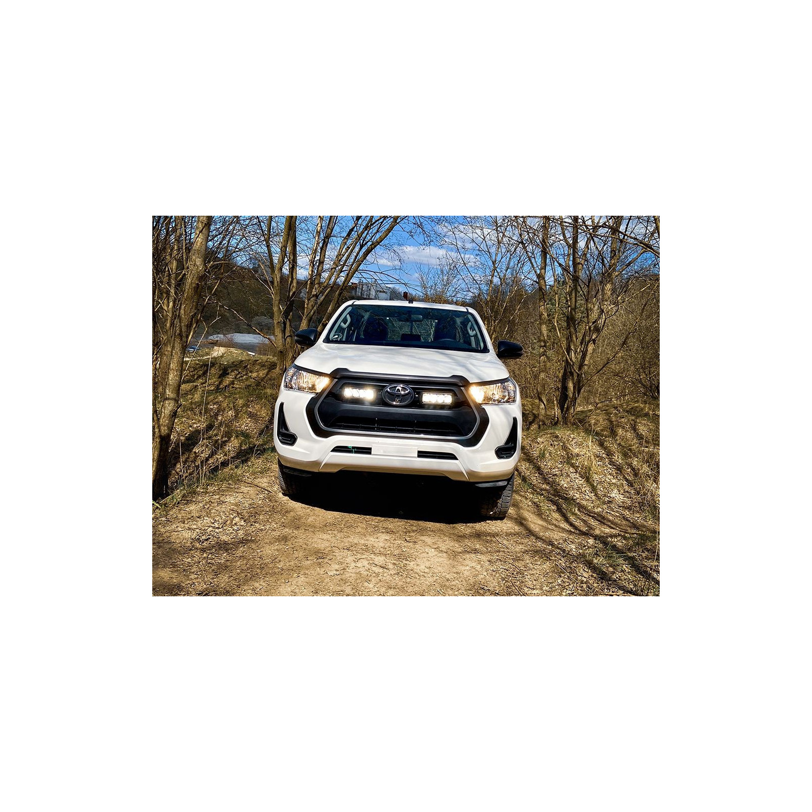 KIT MONTAGE RRR4 & LINEAR 6 CALANDRE TOYOTA HILUX 2021+