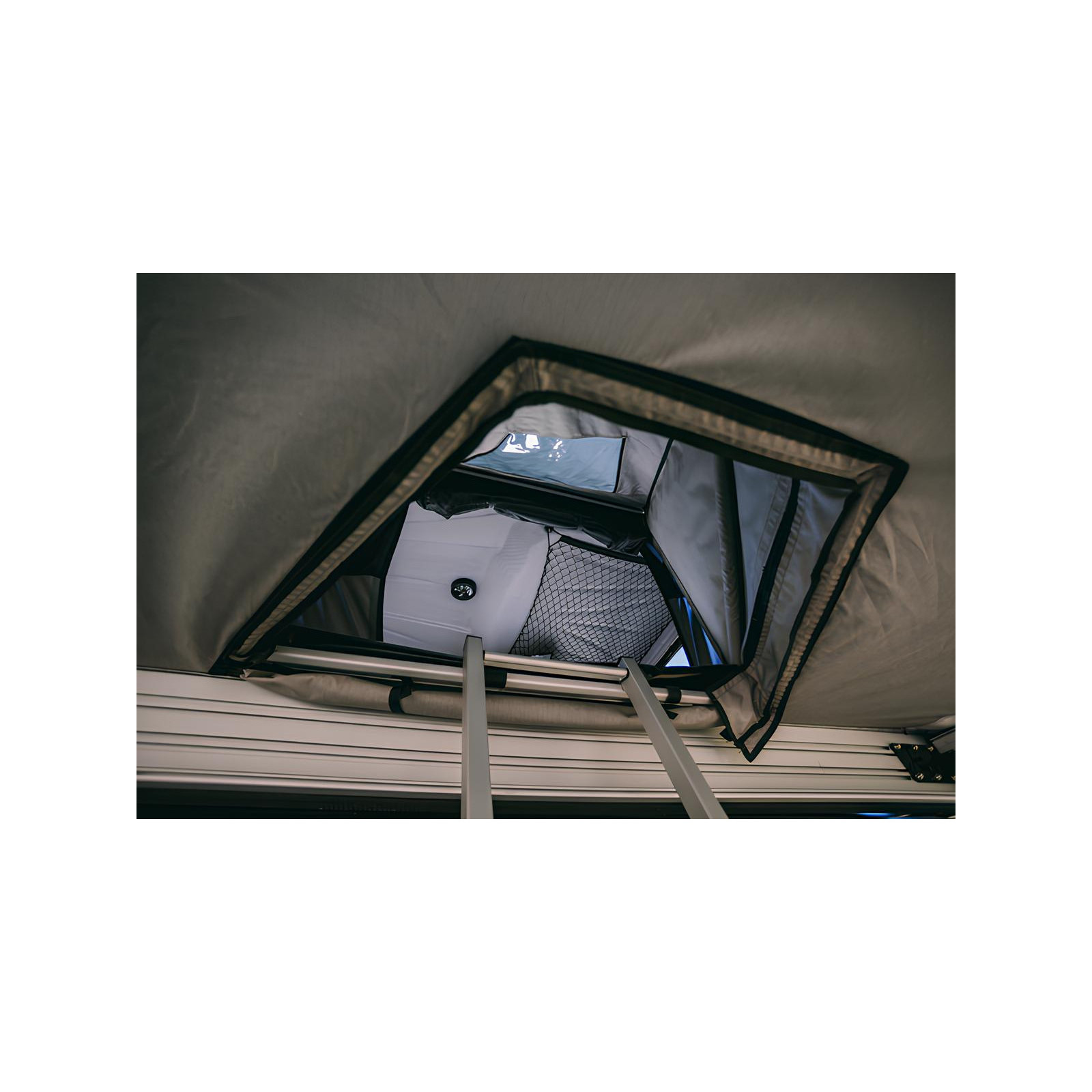 Tunnel de store entrée 70cm côté droit pour tente de toit Space James Baroud