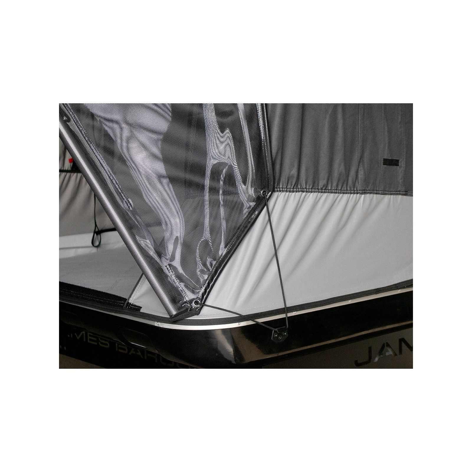Avancée protection pluie et soleil James Baroud pour tente de toit Space M
