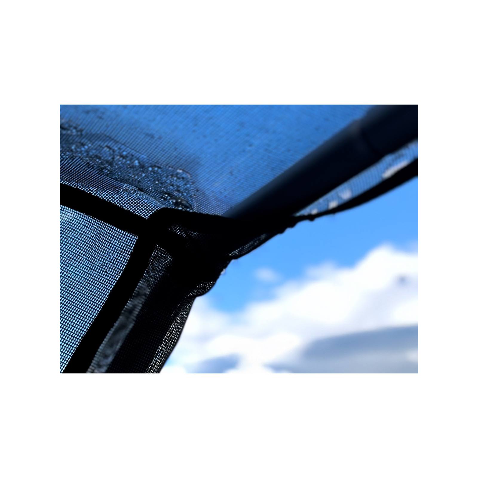 Avancée protection pluie et soleil James Baroud pour tente de toit Space M