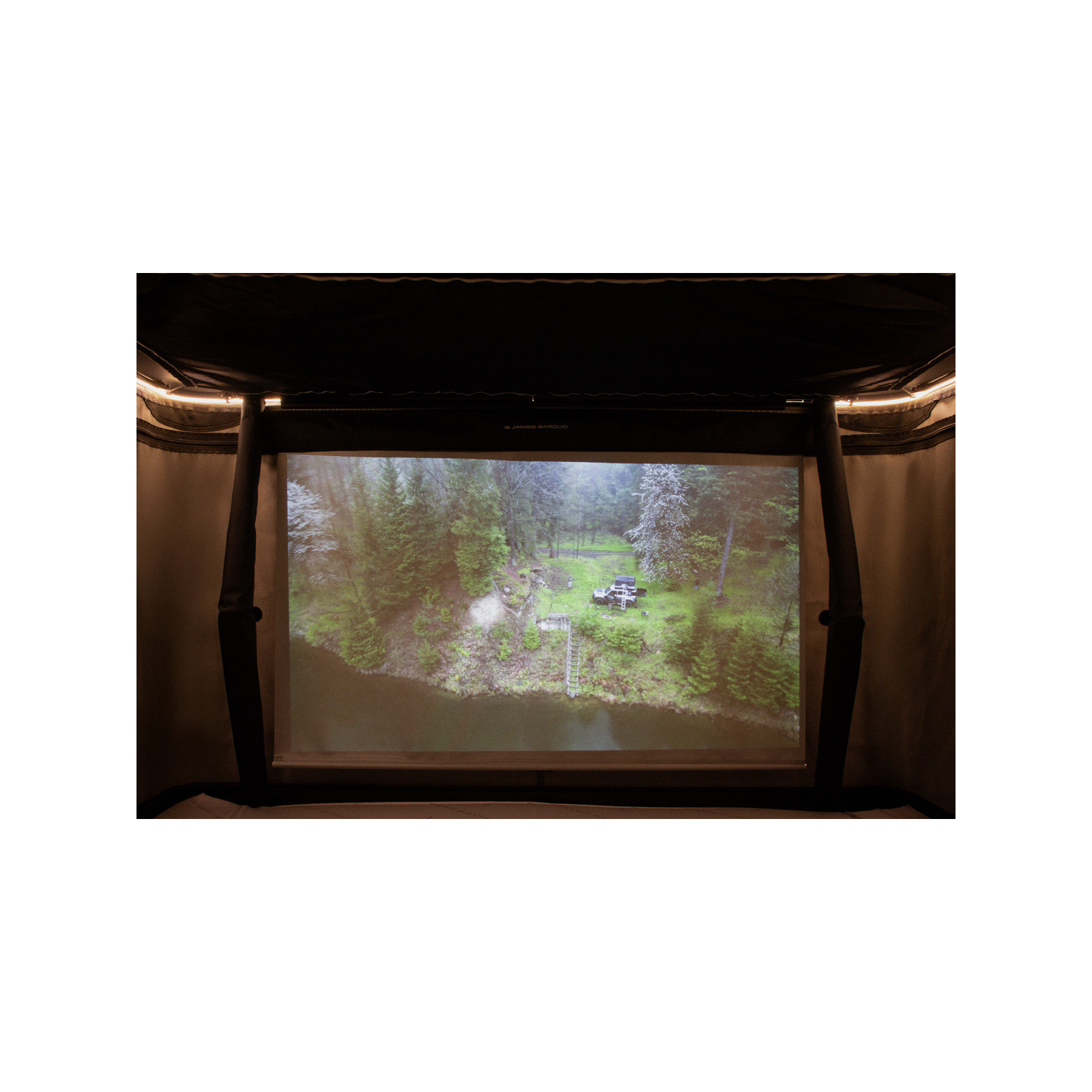 Ecran de projection intérieur de tente de toit James Baroud