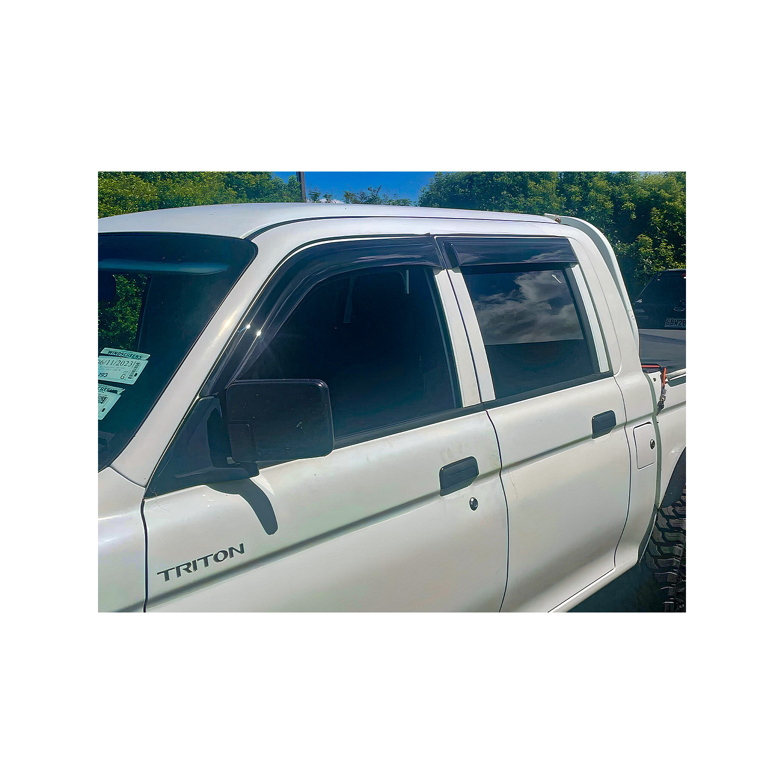 Jeu 4 déflecteurs vitre avant et arrière Mitsubishi L200 K74 1997-2006