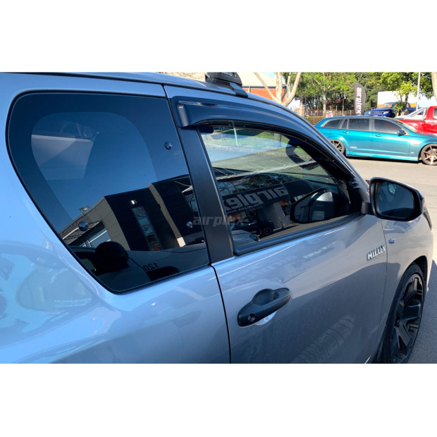 Jeu 2 déflecteurs de vitre avant Hilux Revo simple et Xtra cabine - montage collé