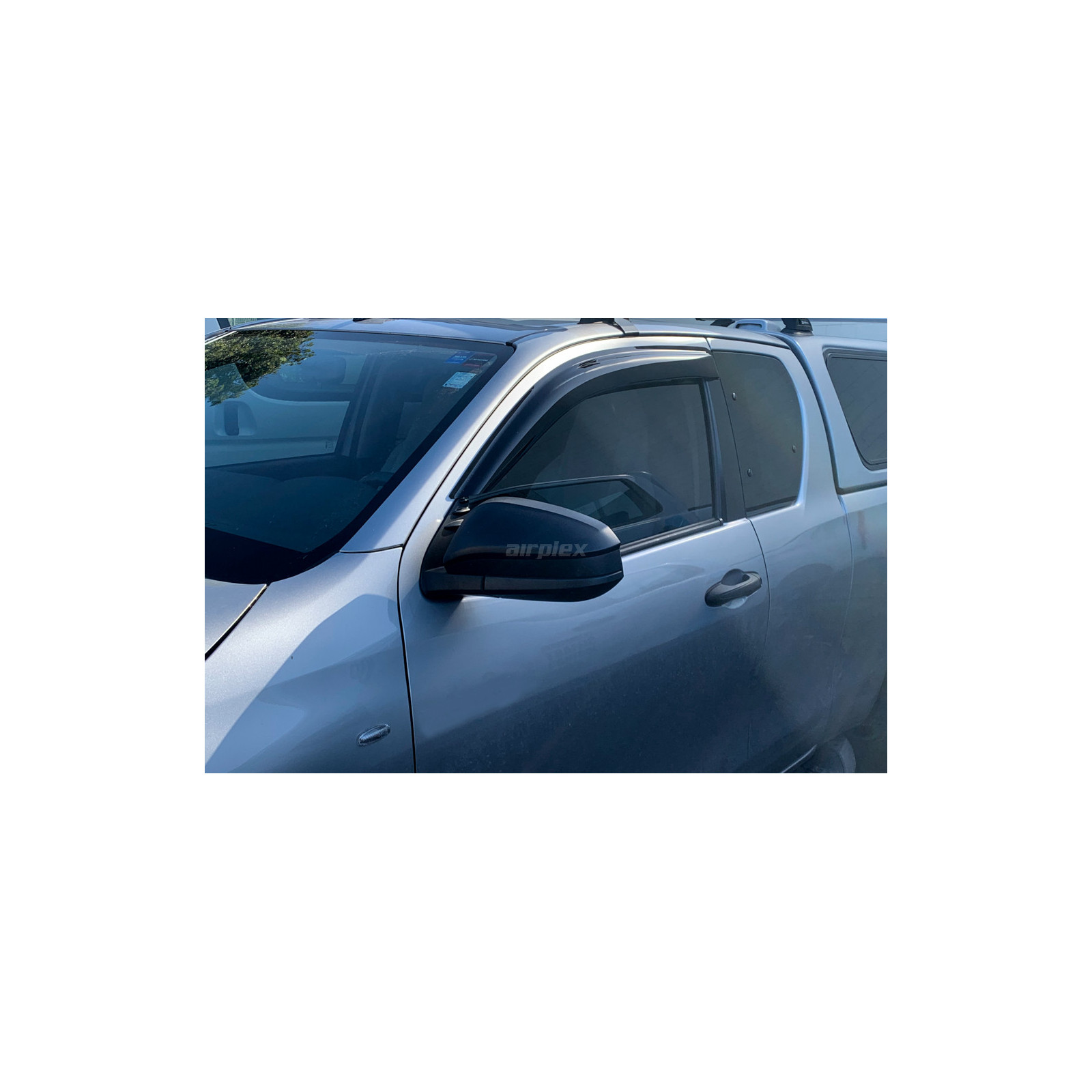Jeu 2 déflecteurs de vitre avant Hilux Revo simple et Xtra cabine - montage collé