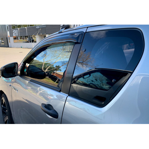 Jeu 2 déflecteurs de vitre avant Hilux Revo simple et Xtra cabine - montage collé