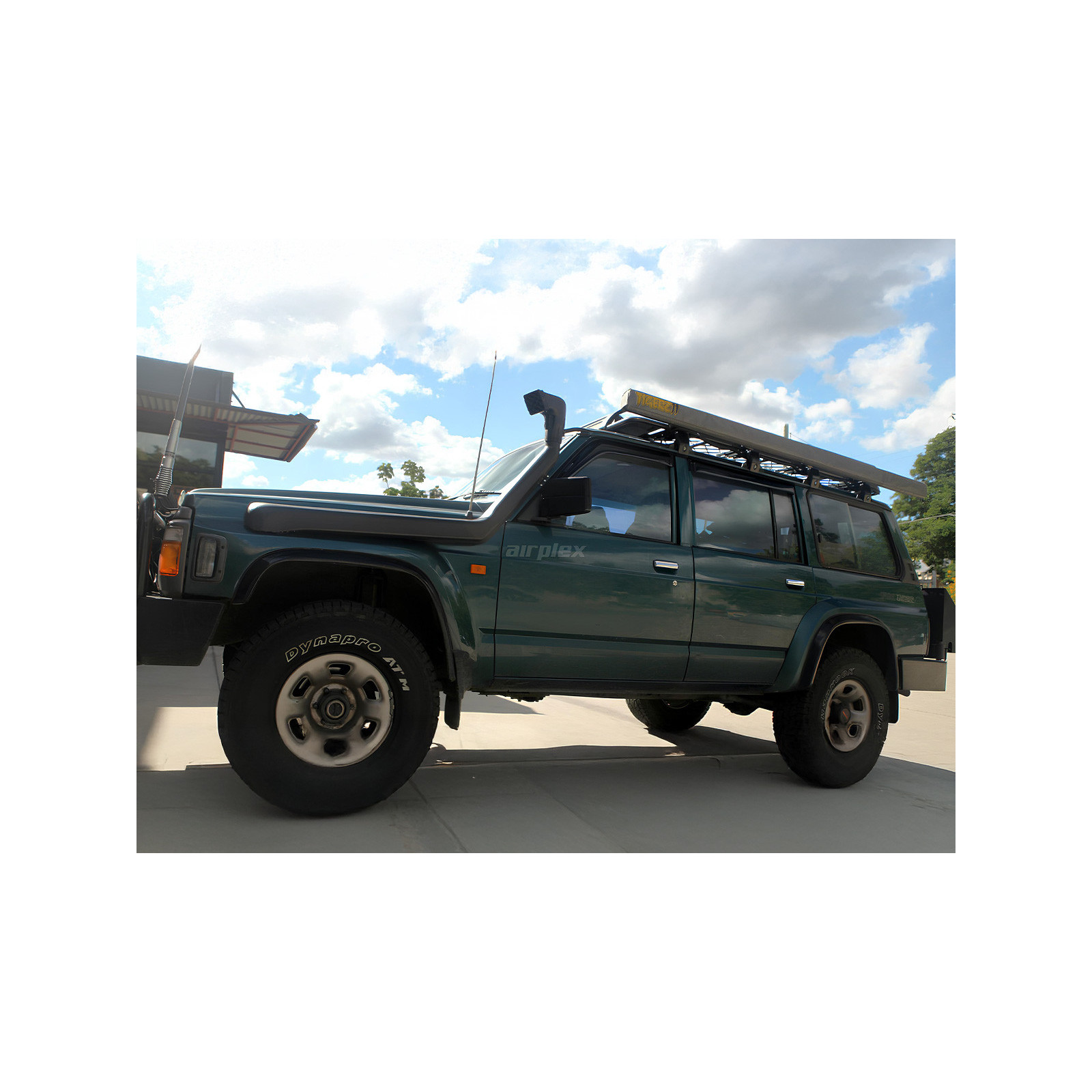 Jeu 4 déflecteurs vitre avant et arrière Nissan Patrol GR Y60