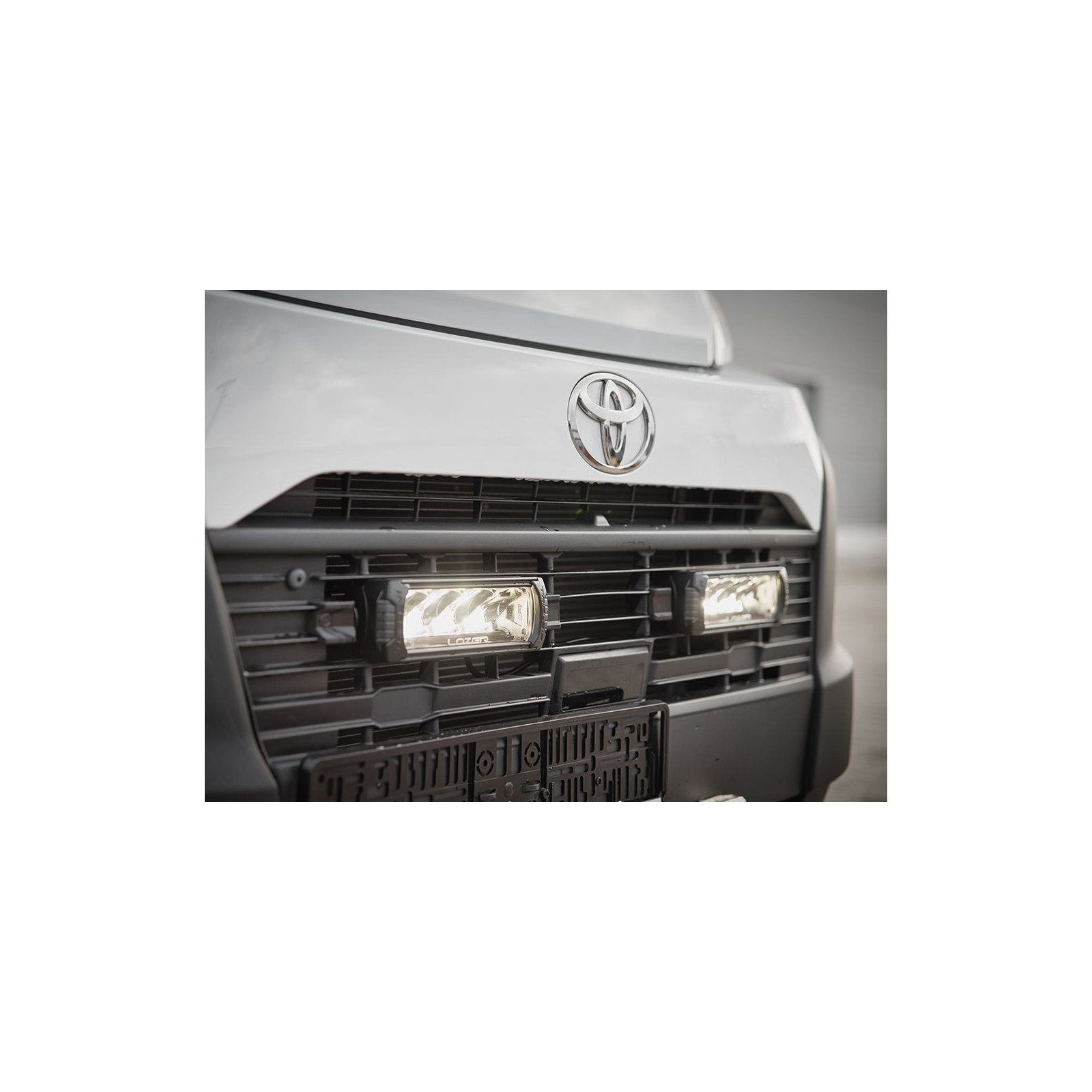 KIT MONTAGE RRR4 CALANDRE TOYOTA PROACE MAX 2023+