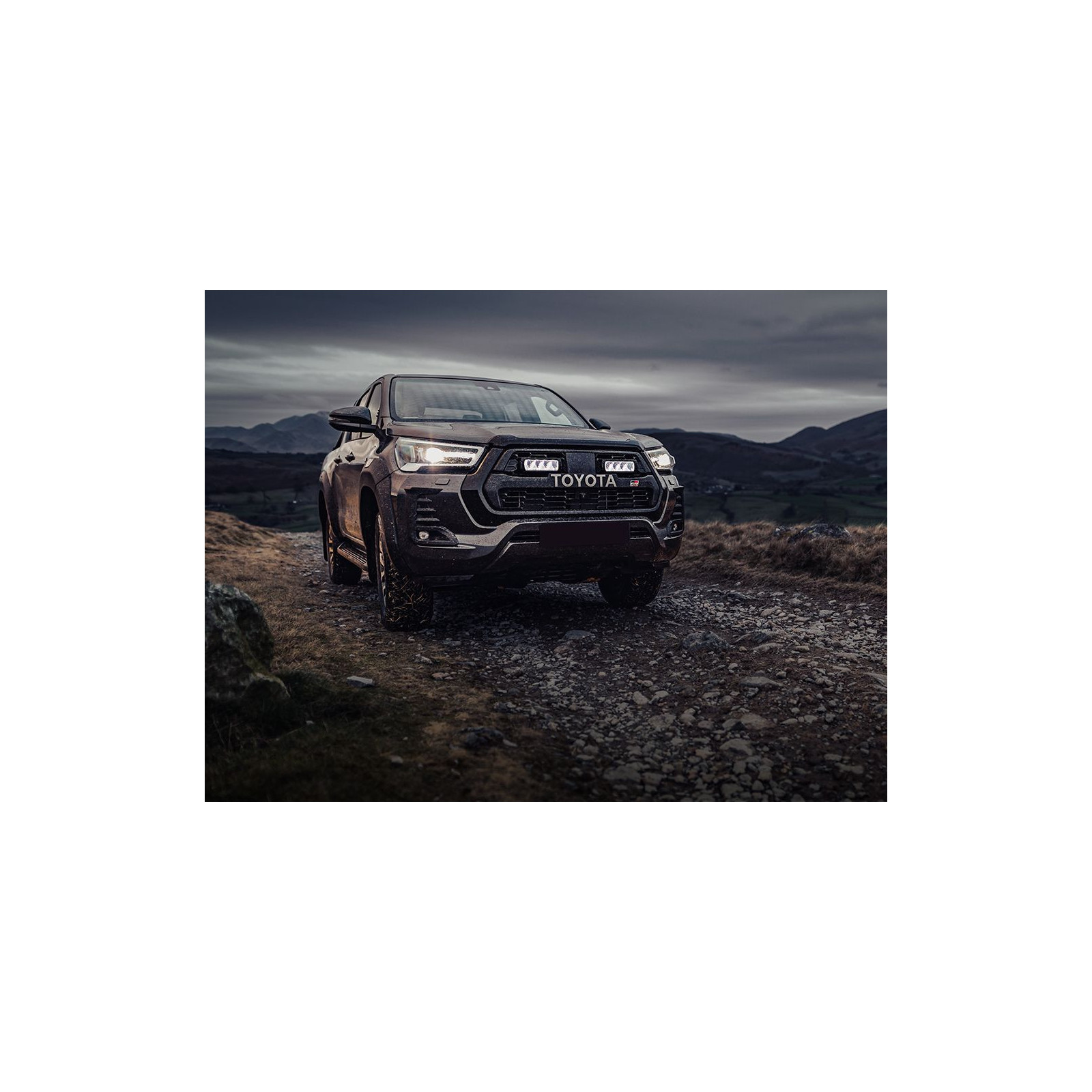 KIT MONTAGE RRR4 CALANDRE TOYOTA HILUX GR SPORT 2023+