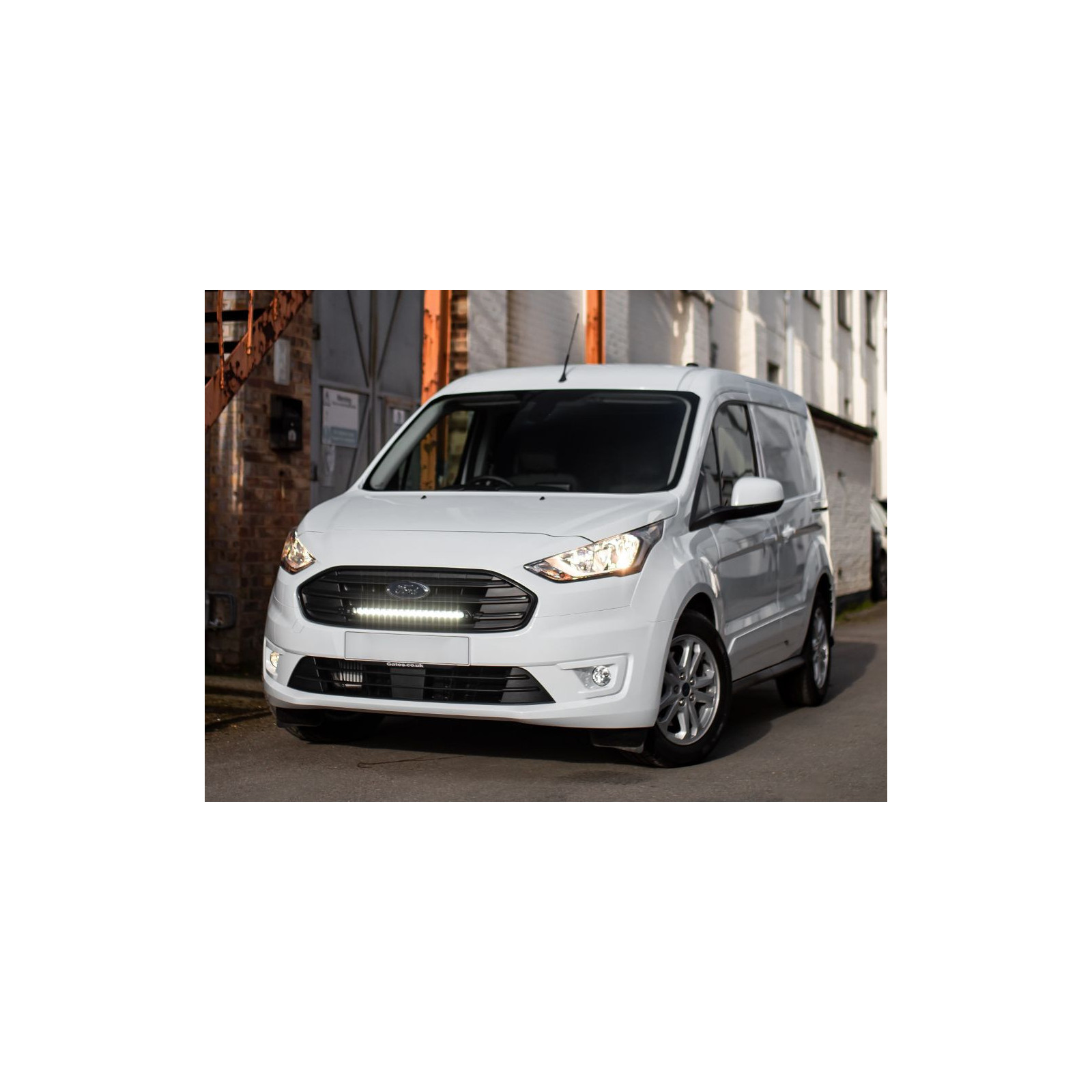 KIT MONTAGE LINEAR 18 CALANDRE FORD TRANSIT CONNECT 2018+