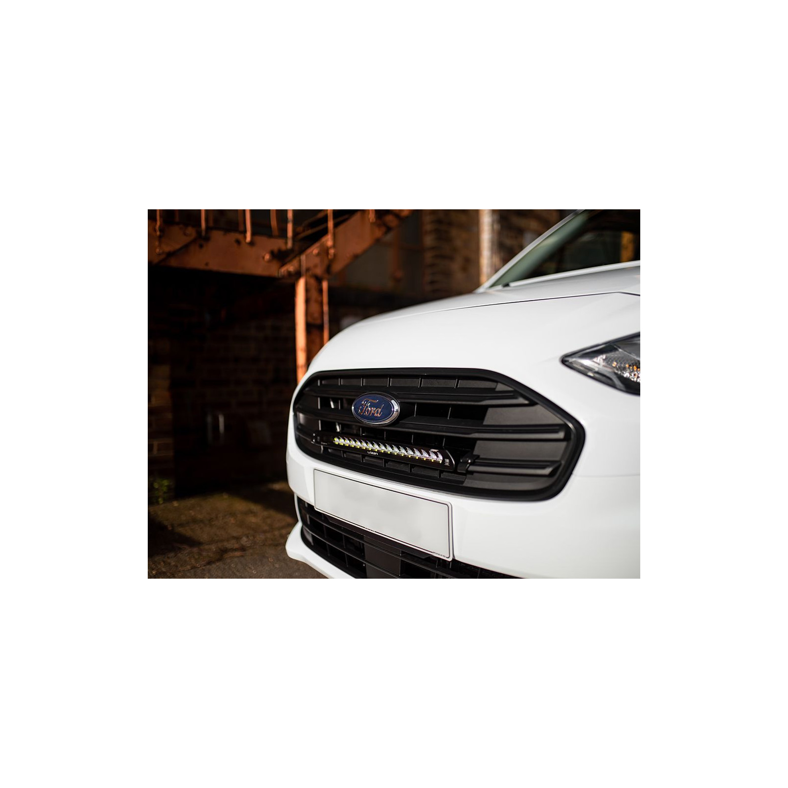 KIT MONTAGE LINEAR 18 CALANDRE FORD TRANSIT CONNECT 2018+