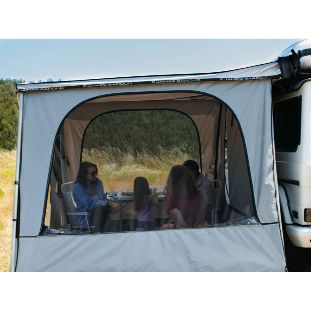 Store avec espace de vie James Baroud Family Room