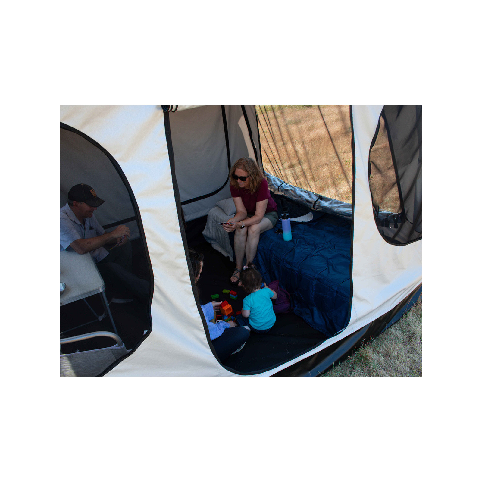 Store avec espace de vie James Baroud Family Room