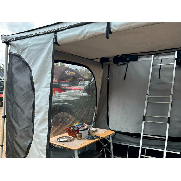 Store avec espace de vie James Baroud Family Room