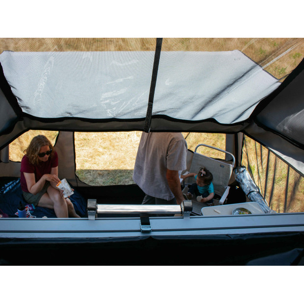 Store avec espace de vie James Baroud Family Room