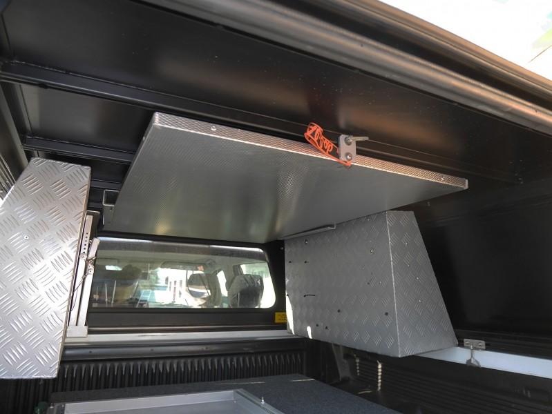 Table pique-nique aluminium ALU-CAB 1100 x780 mm avec support de rangement intérieur sous plafond de hard-top ALU-CAB