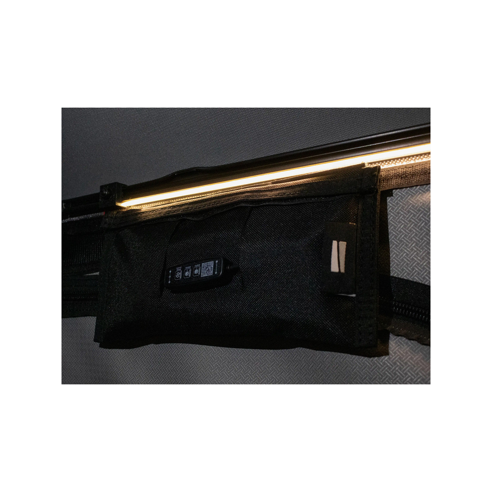 Kit éclairage intérieur à leds James Baroud pour tente de toit gamme Frontier L