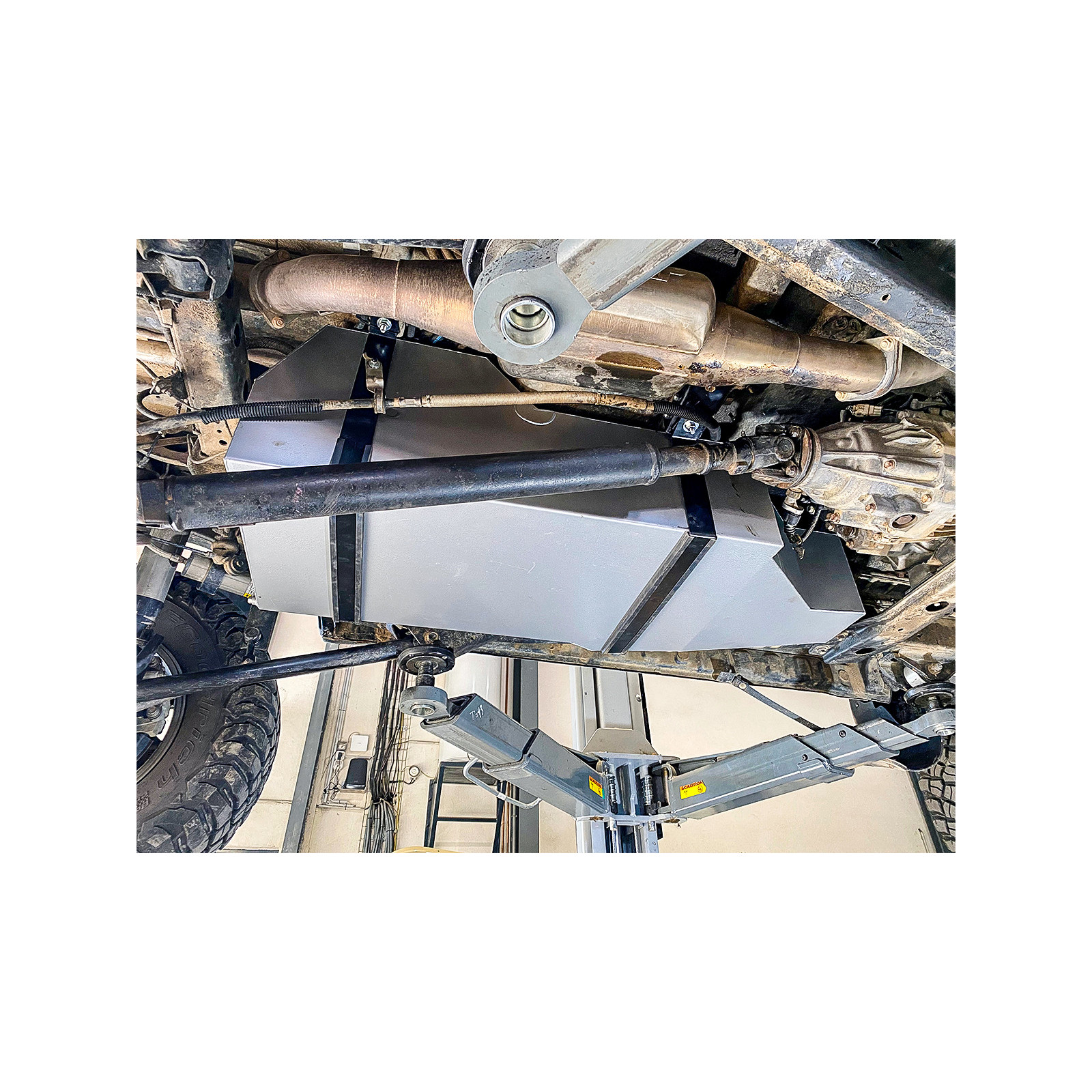 Reservoir LRA Toyota Landcruiser HDJ80 145L remplacement - boite mécanique
