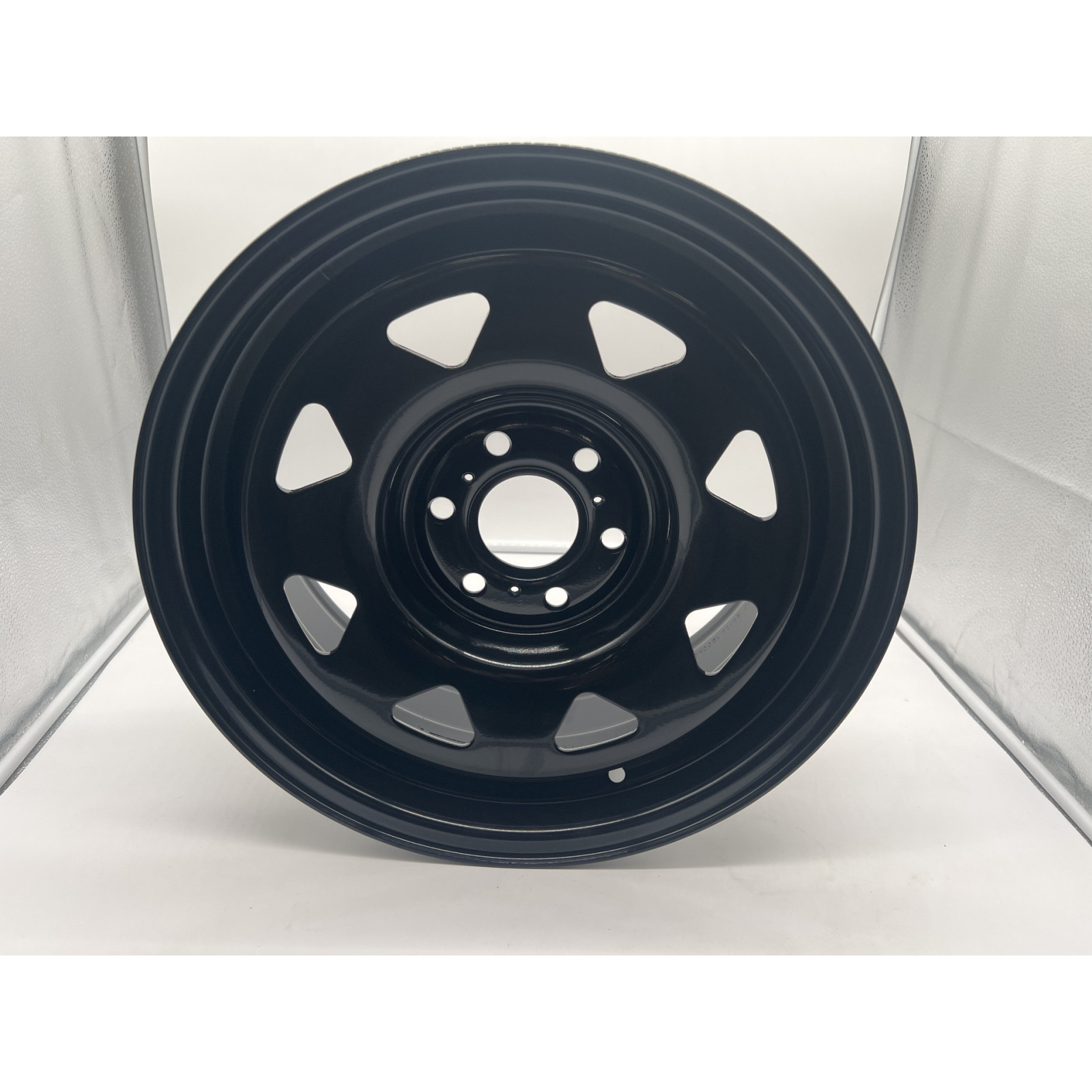 Jante acier Triangular noire 7x16 6x114.3 Nissan Navara D40 D23