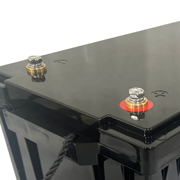 Batterie lithium LiFePO4 ULTIMATRON 12.8V 300Ah avec Bluetooth et Smart BMS intégré