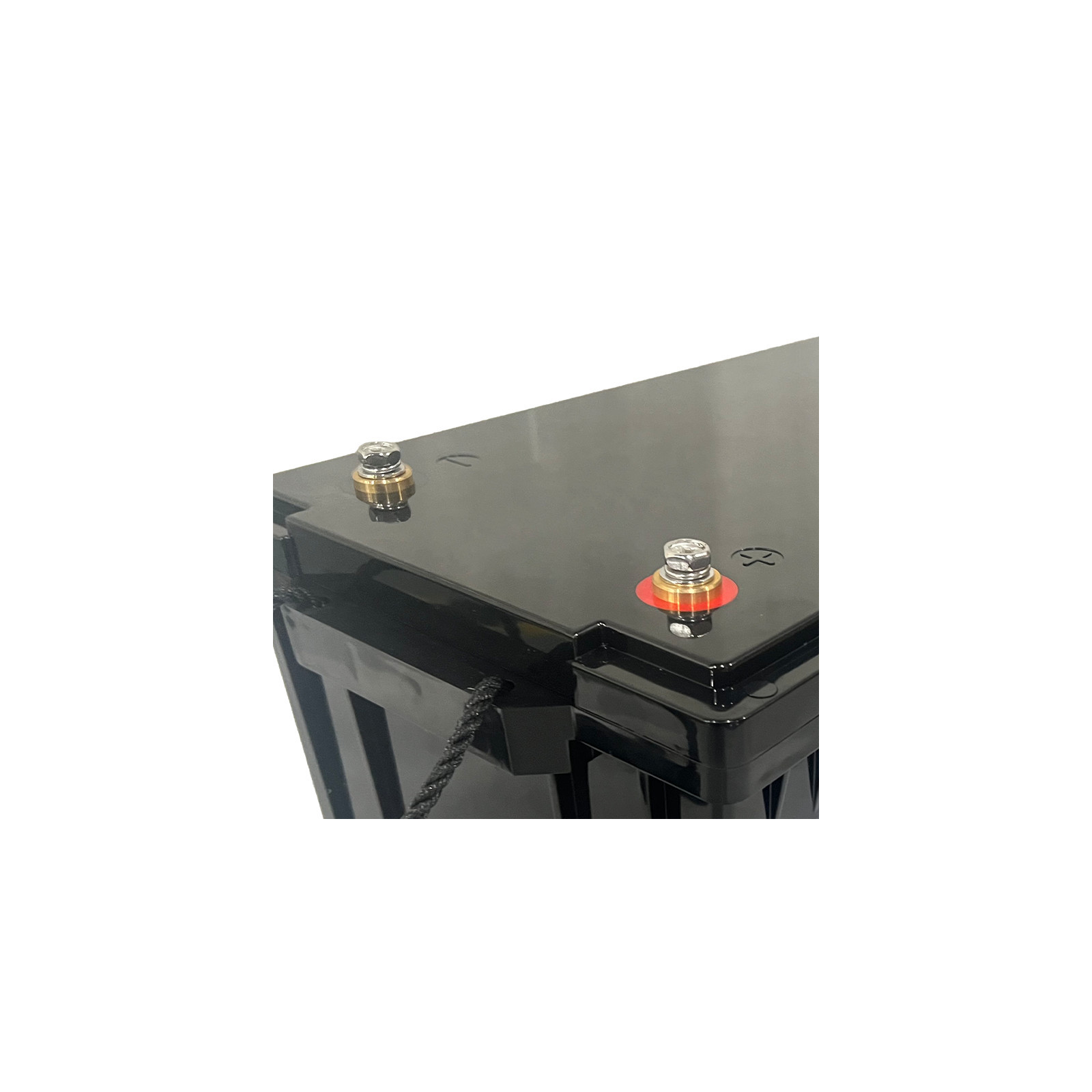 Batterie lithium LiFePO4 ULTIMATRON 12.8V 300Ah avec Bluetooth et Smart BMS intégré