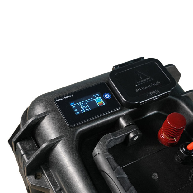 Valise-batterie portable Lithium LiFePO4 ULTIMATRON 12V 100Ah avec Bluetooth, Smart BMS intégré et indicateur de charge
