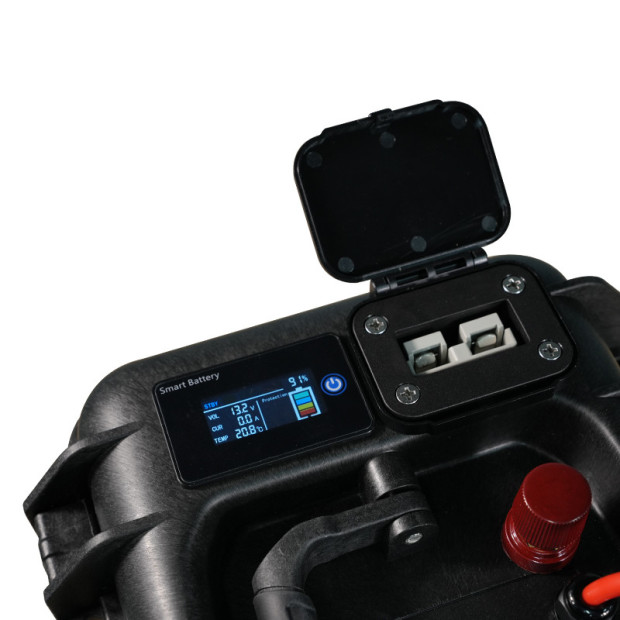 Valise-batterie portable Lithium LiFePO4 ULTIMATRON 12V 100Ah avec Bluetooth, Smart BMS intégré et indicateur de charge