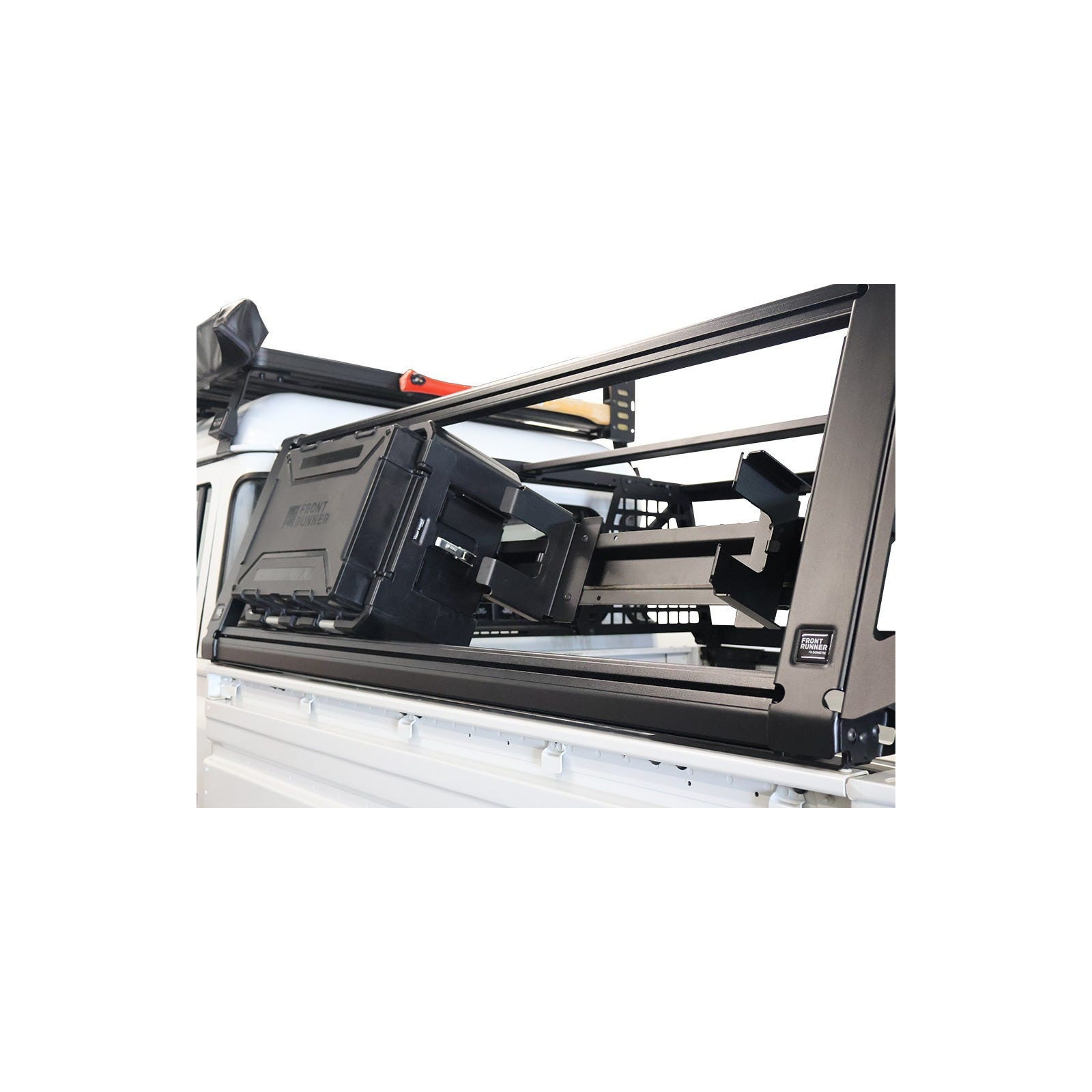 Support de montage rapide FRONT RUNNER pour installation latérale de 2 caisses Wolf Pack Pro sur Bed Rack FRONT RUNNER