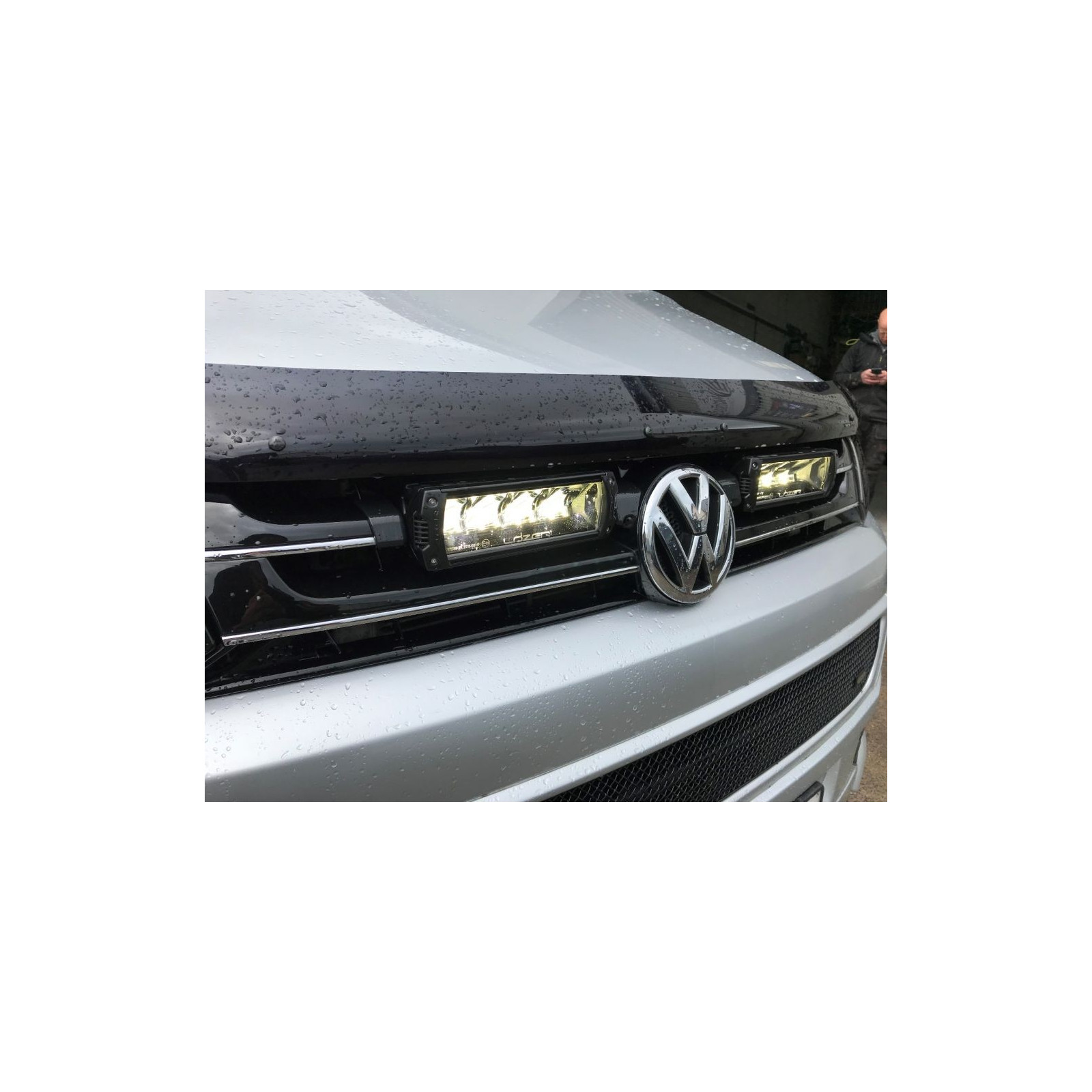 Kit intégration calandre LAZER Triple-R 4 Volkswagen Transporter T5 2010+ 