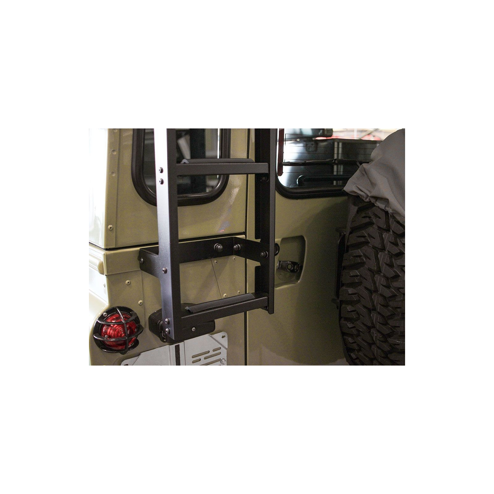 Echelle arrière en 2 parties FRONT RUNNER pour Land Rover Defender 90 et 110 (1983-2016) 