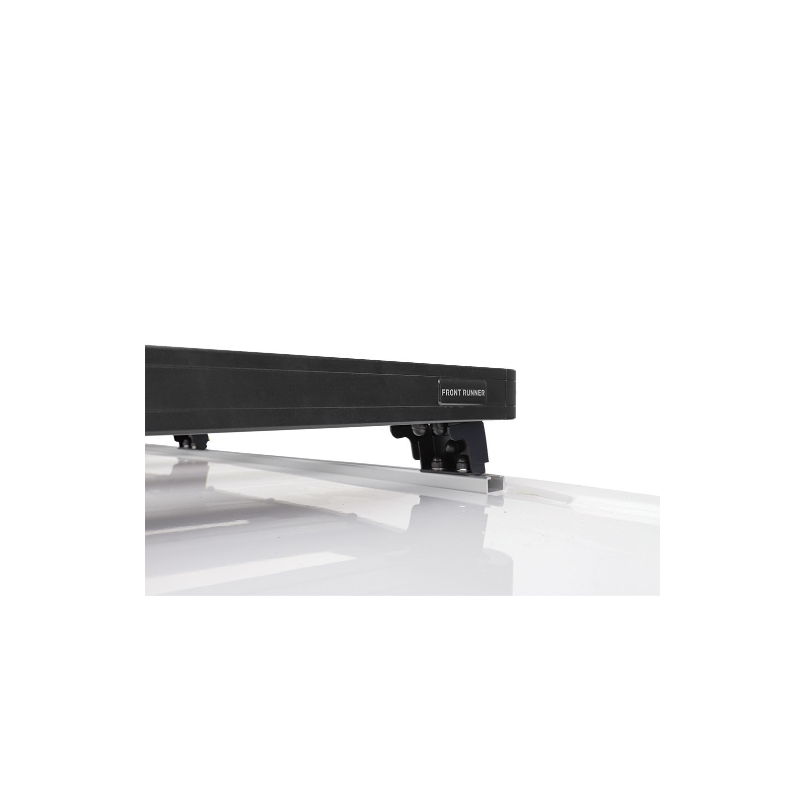 Kit de galerie Slimline II pour Volkswagen T5/T6 (2003-jusqu'à présent ) avec Pop Top Roof de SCA - par Front Runner 