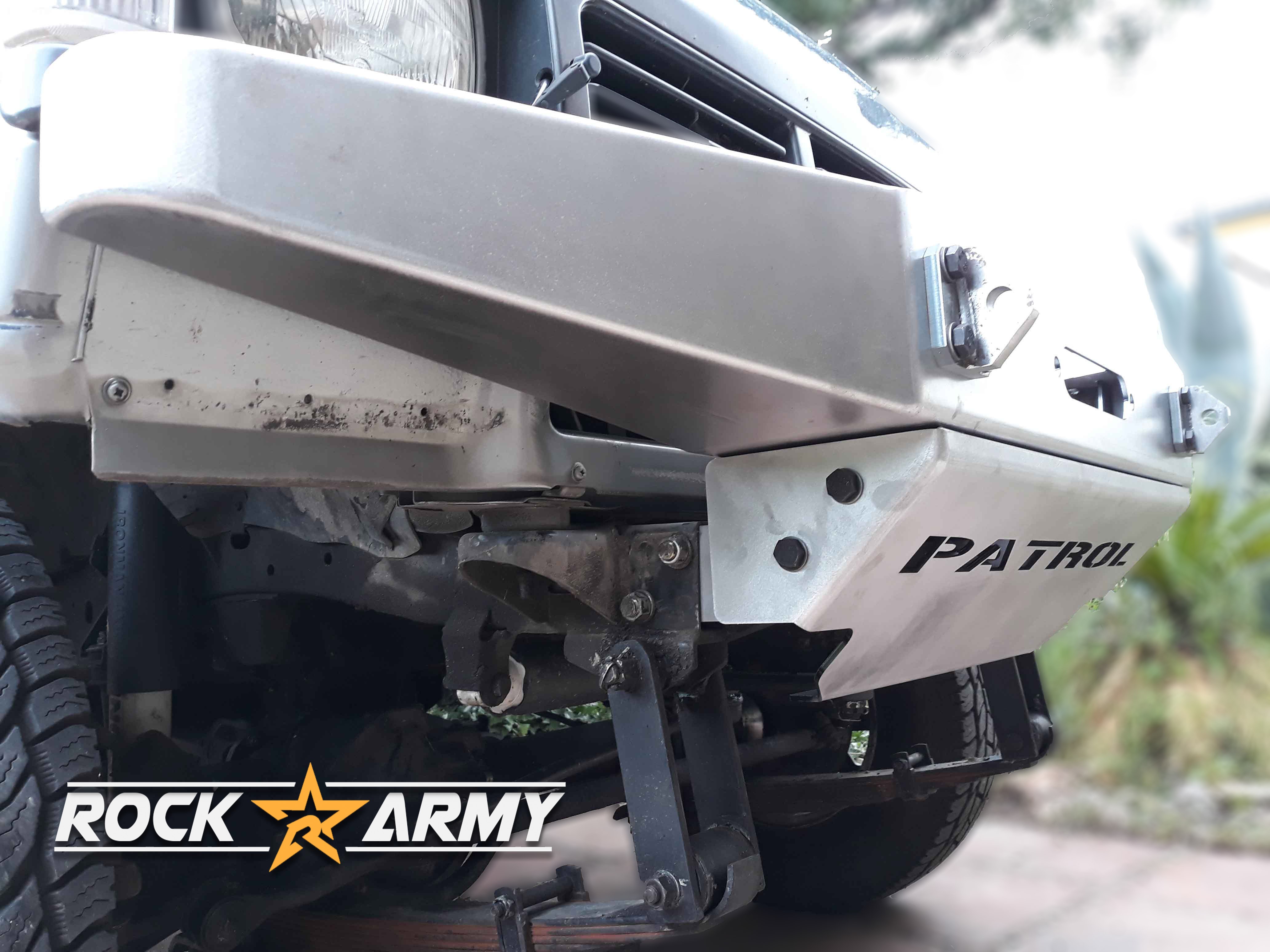 Pare-choc avant ROCK ARMY en acier avec platine treuil intégrée et protection avant 5mm Nissan Patrol Baroud K160/K260
